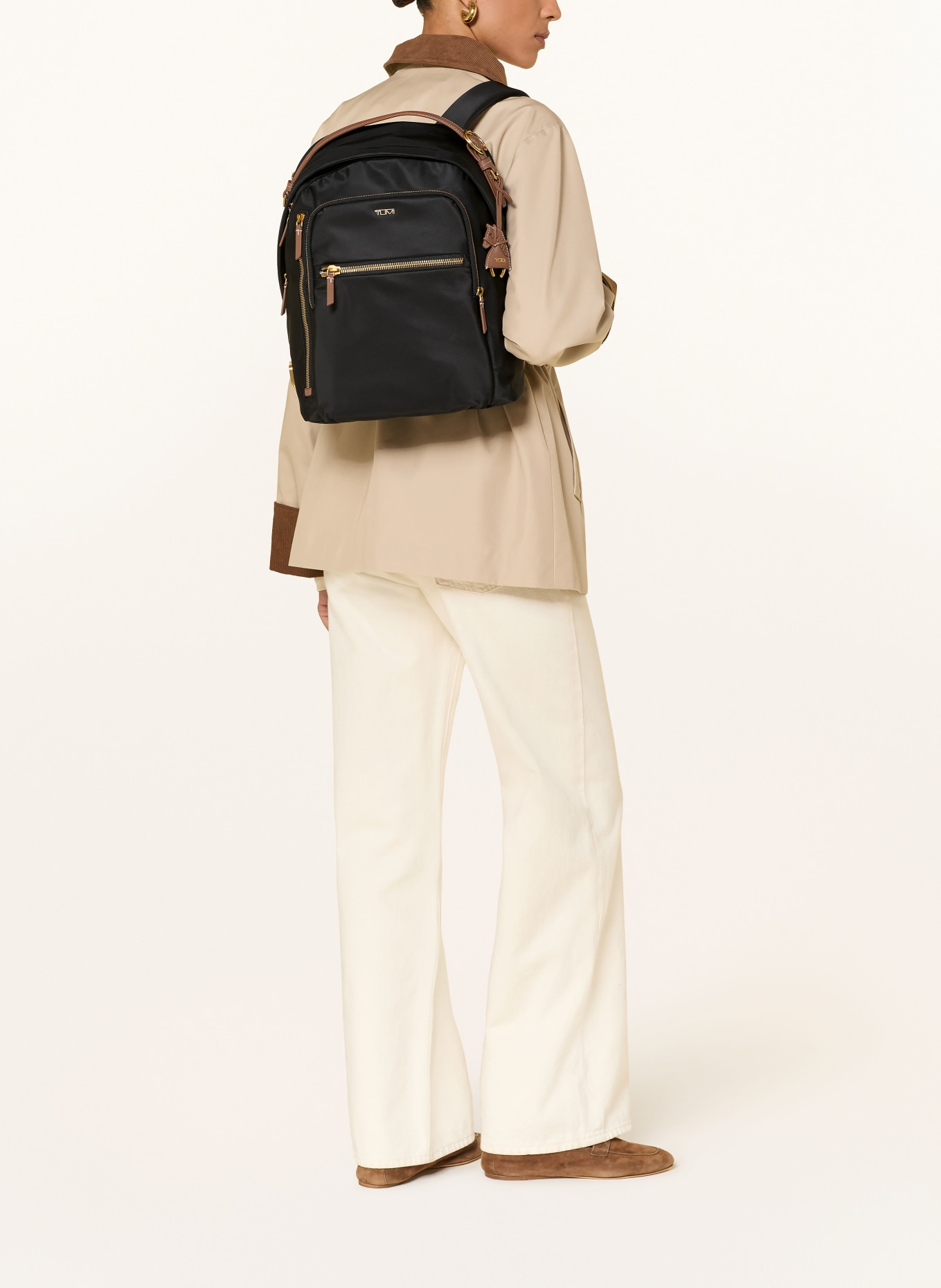 TUMI Sac à dos VOYAGEUR HALSEY avec compartiment pour ordinateur portable: NOIR / OR / MARRON