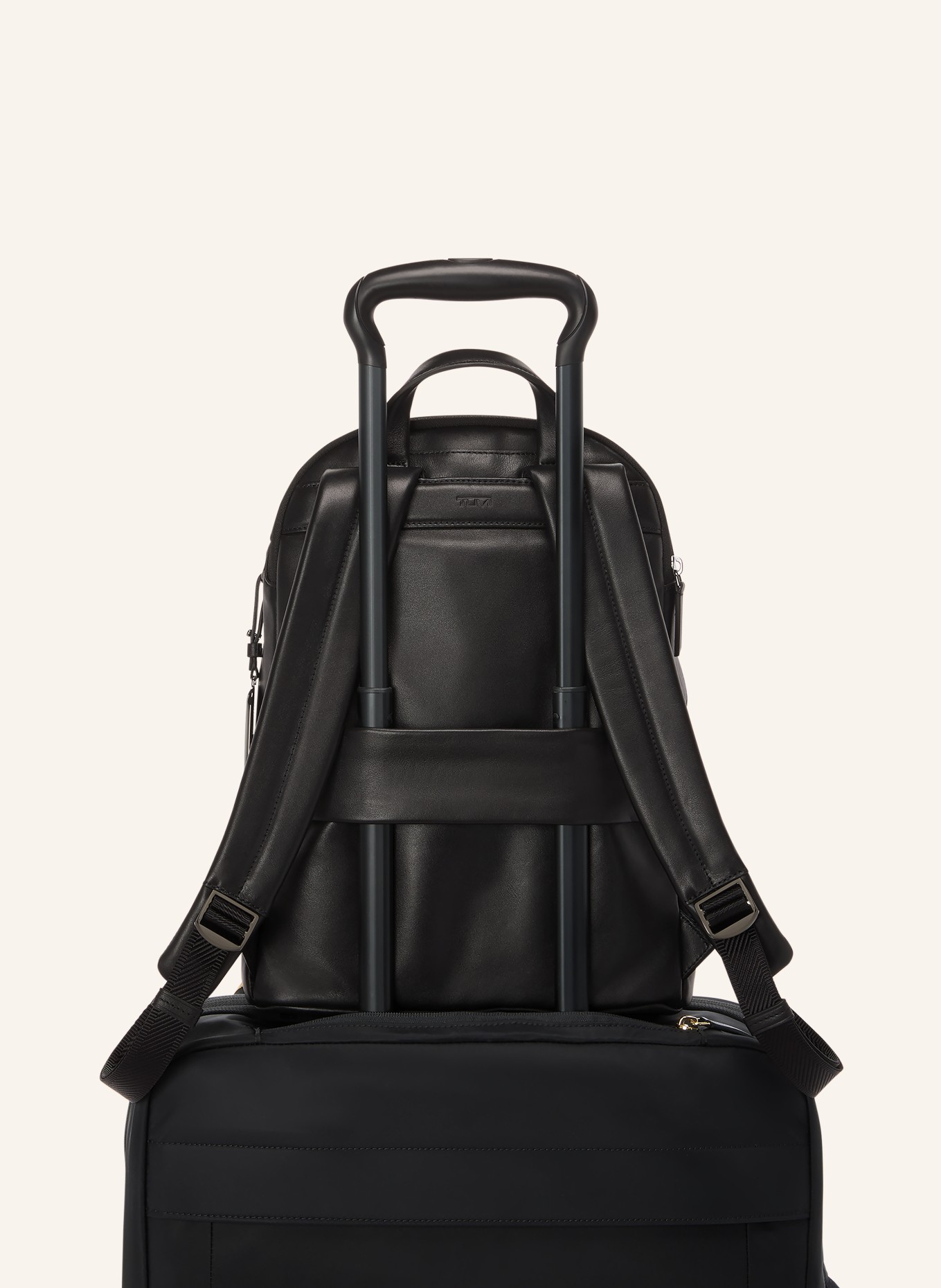 TUMI Sac à dos VOYAGEUR RAINA MEDIUM: NOIR