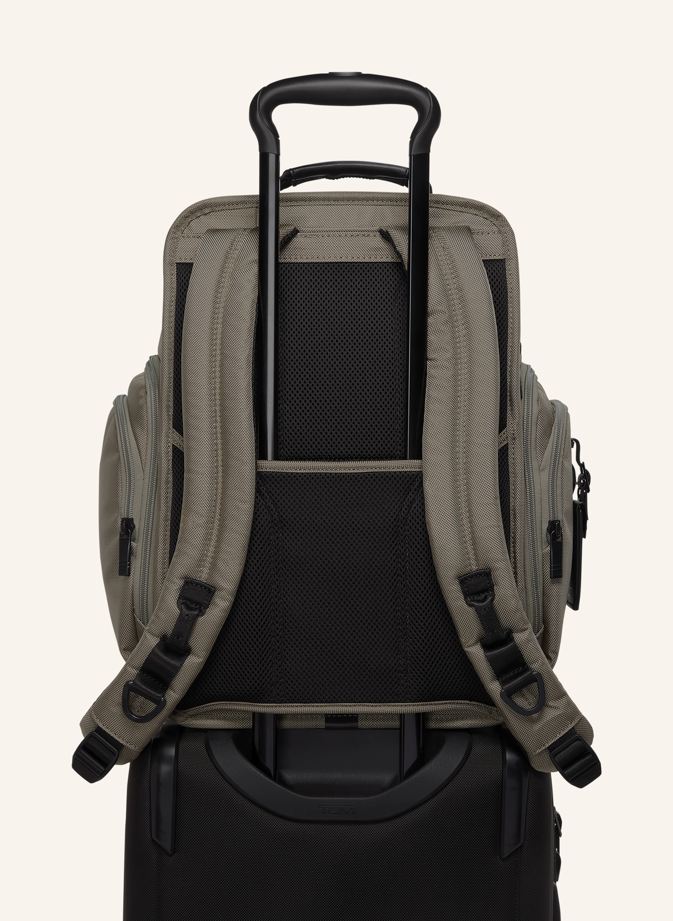 TUMI ALPHA Rucksack BRIEF PACK mit Laptop-Fach: HELLGRÜN / SCHWARZ