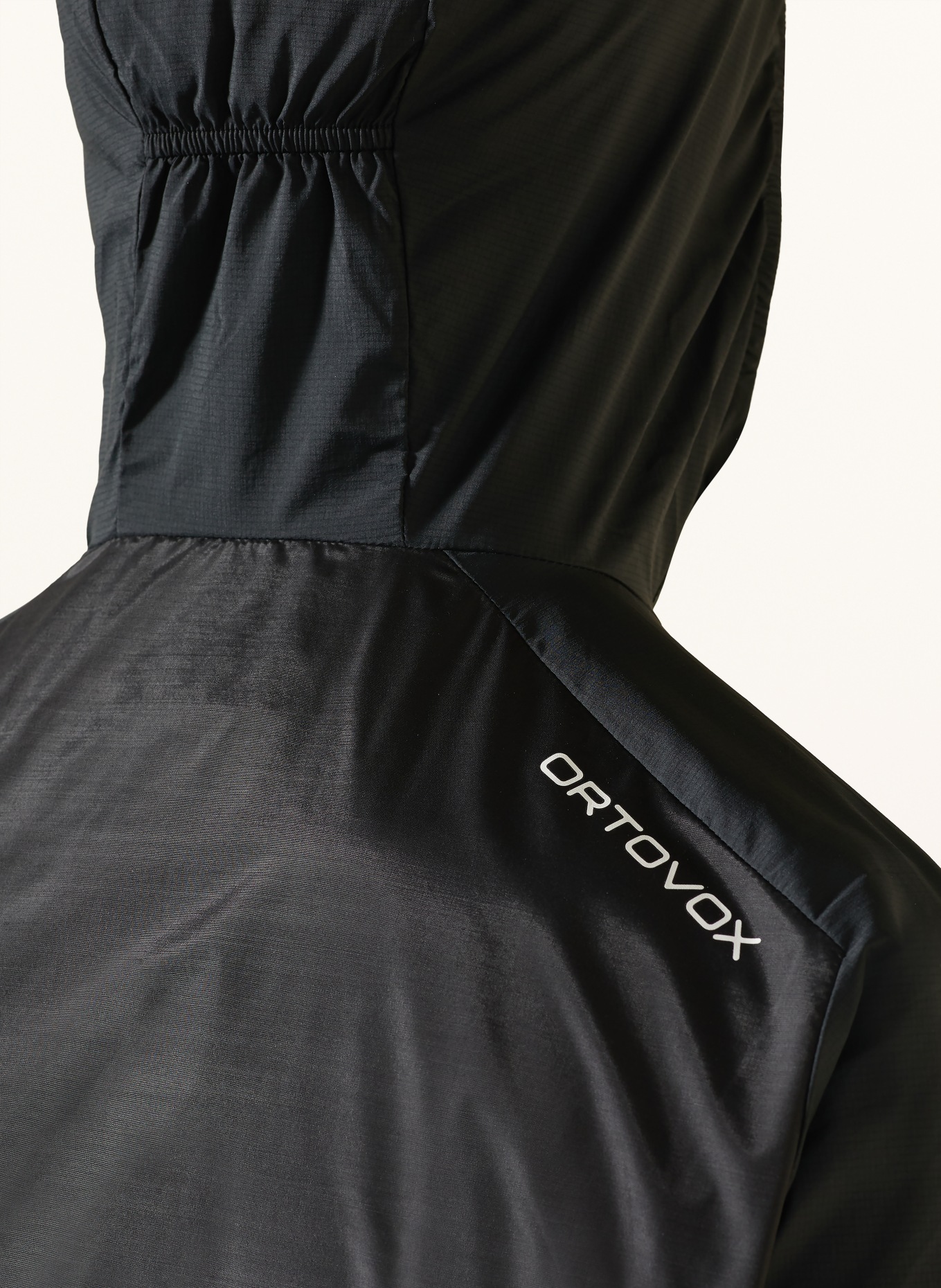 ORTOVOX Windjack TRACE met merinowol: ZWART