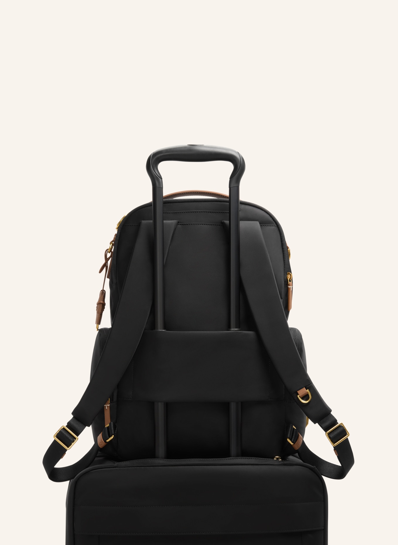 TUMI Sac à dos VOYAGEUR CELINA avec compartiment pour ordinateur portable: NOIR / OR / MARRON