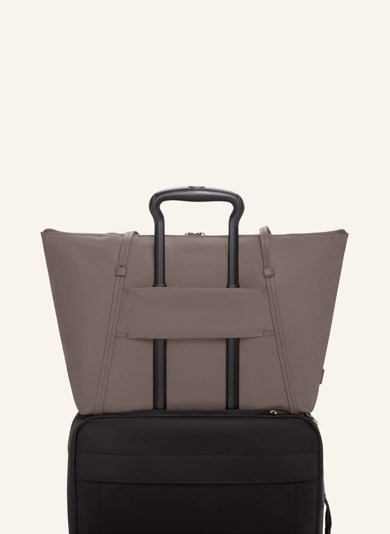 TUMI VOYAGEUR Shopper Q TOTE: DUNKELBRAUN / PLATIN