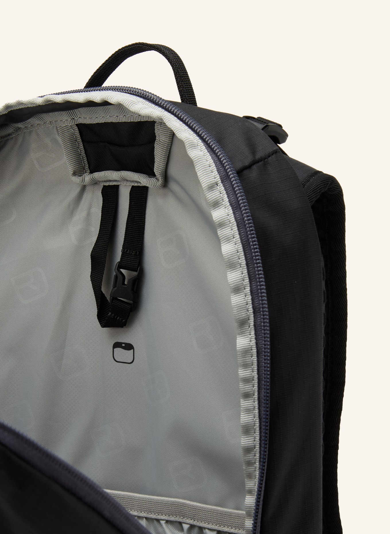 ORTOVOX Rugzak TRAVERSE 20: ZWART / WIT