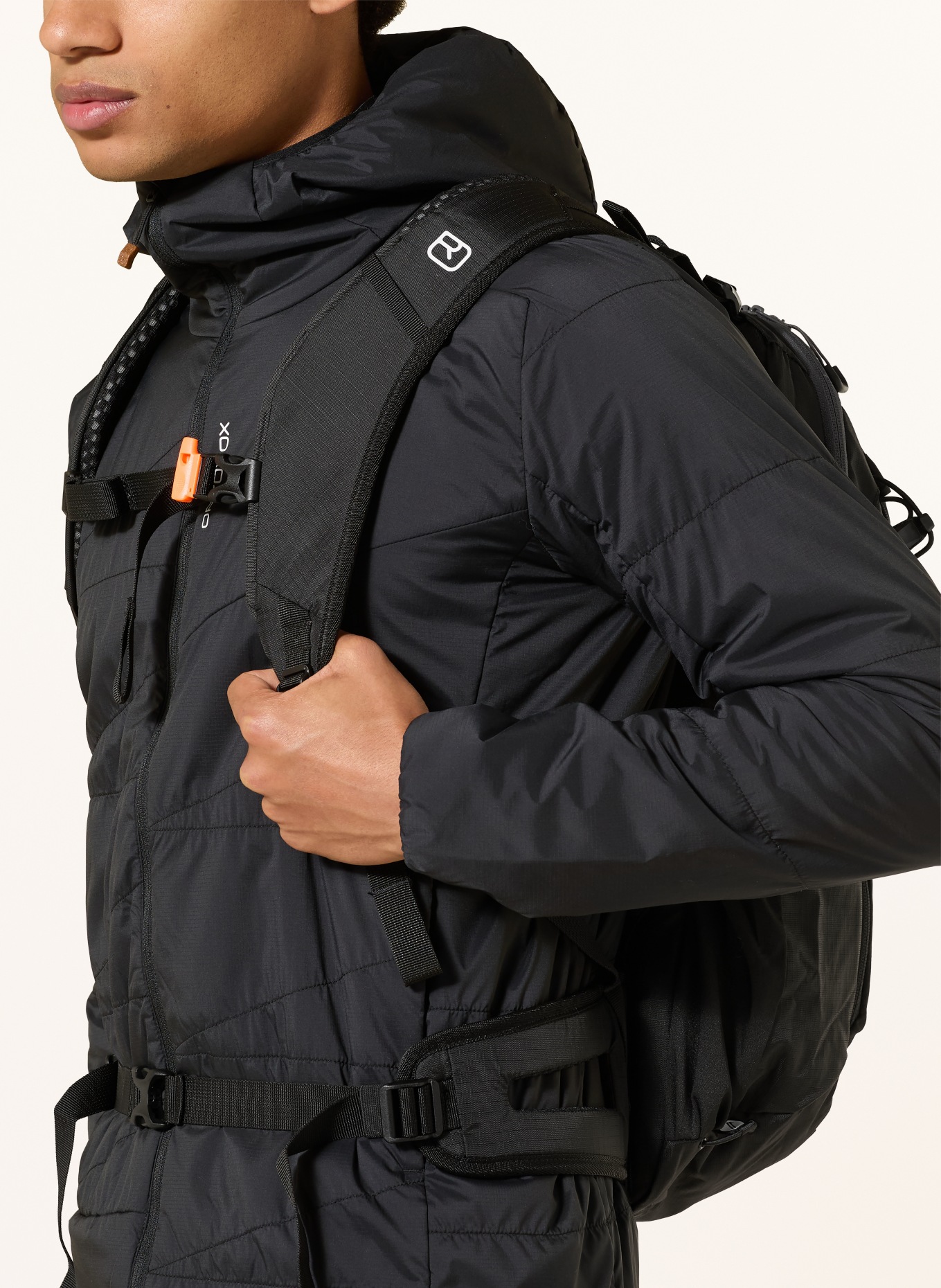 ORTOVOX Rugzak TRAVERSE 20: ZWART / WIT