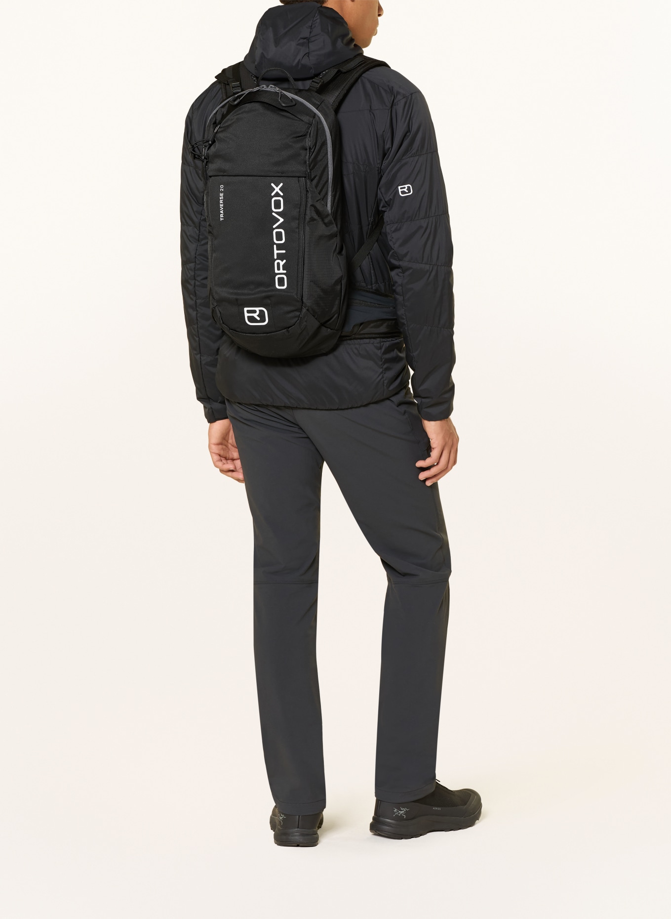 ORTOVOX Rugzak TRAVERSE 20: ZWART / WIT