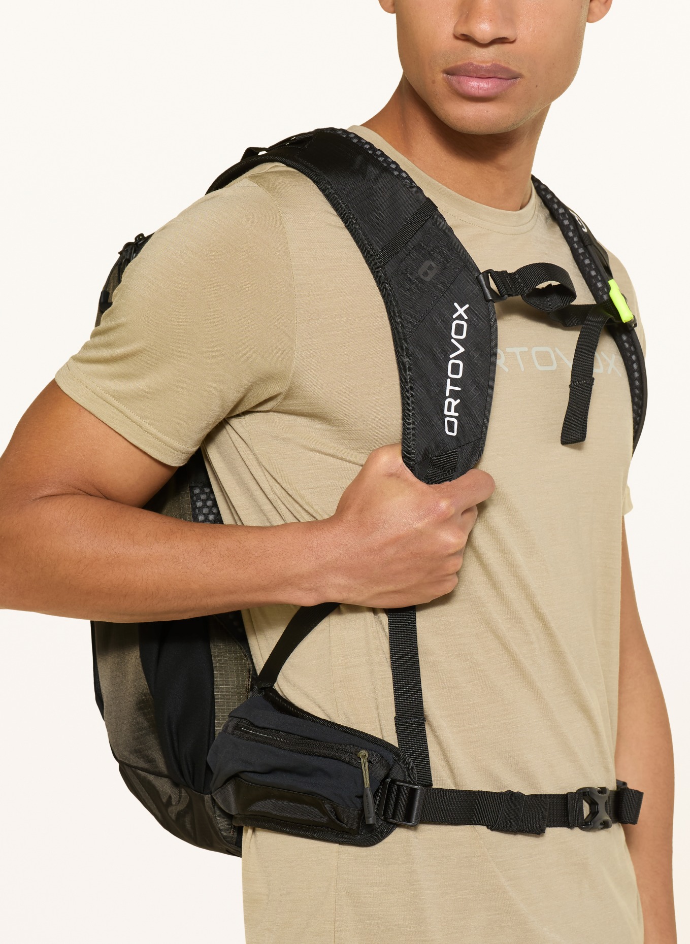 ORTOVOX Rucksack TRAVERSE 20: KHAKI / WEISS / SCHWARZ