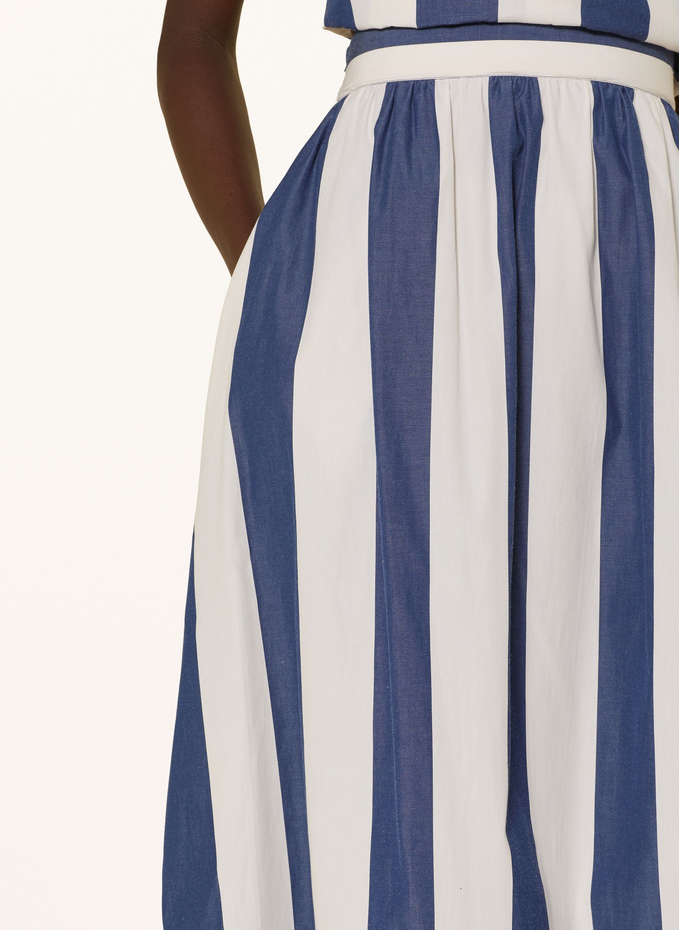 Rich & Royal skirt: DARK BLUE / WHITE