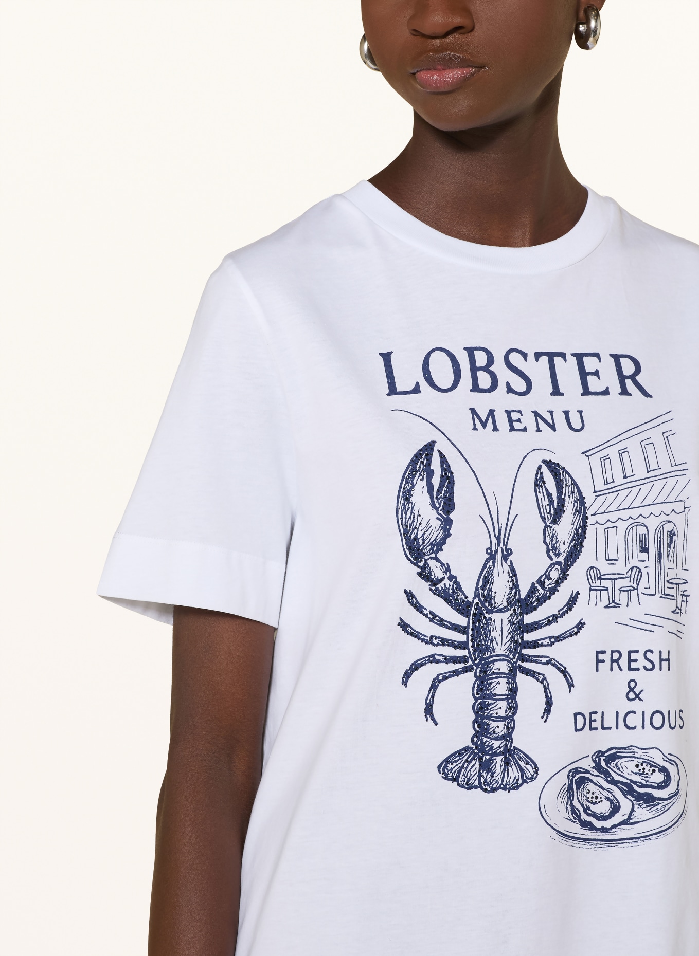 Rich & Royal T-Shirt mit Schmucksteinen: WEISS / DUNKELBLAU