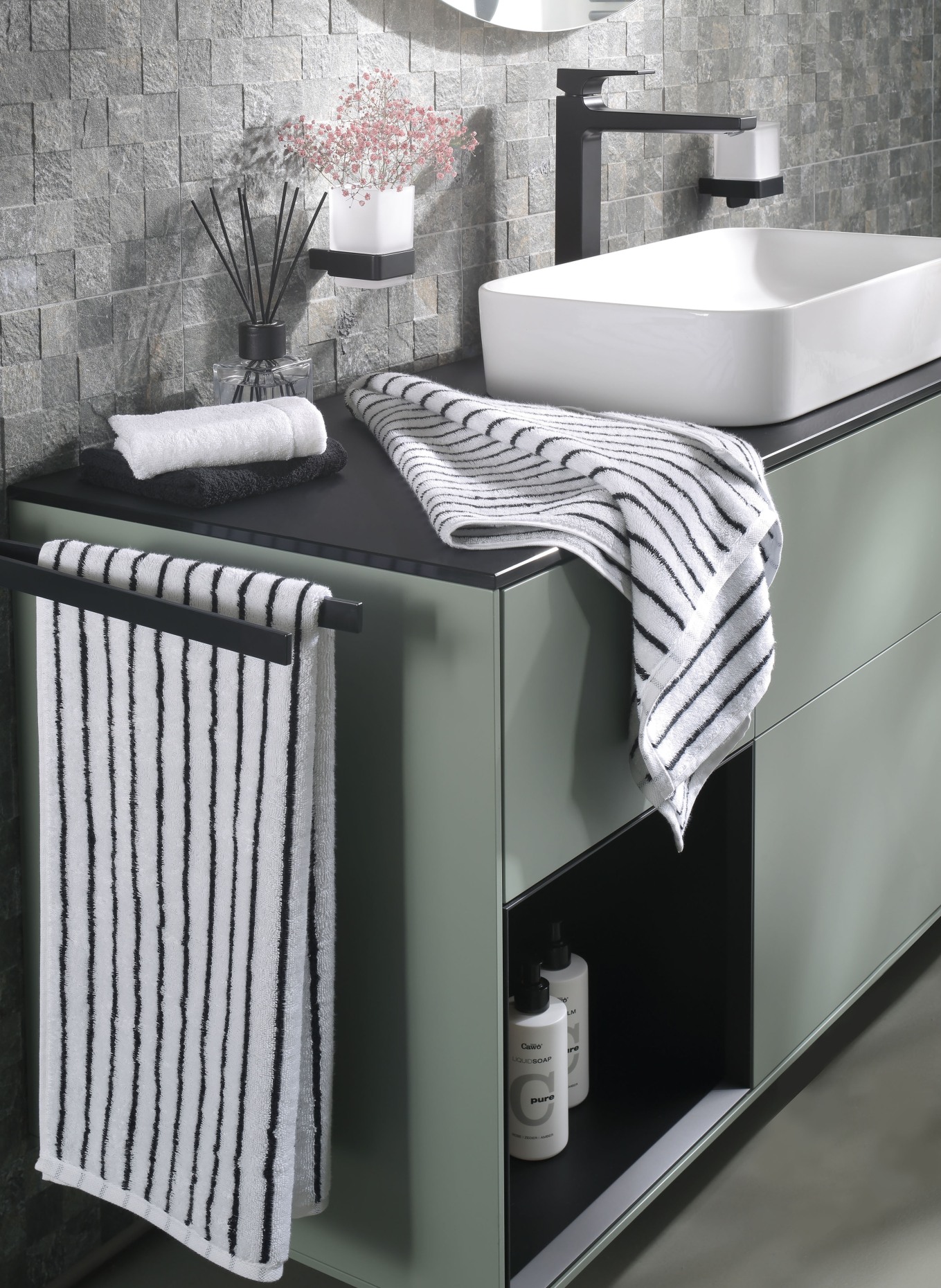 Cawö Handdoek BLACK &amp; WHITE: WIT / ZWART