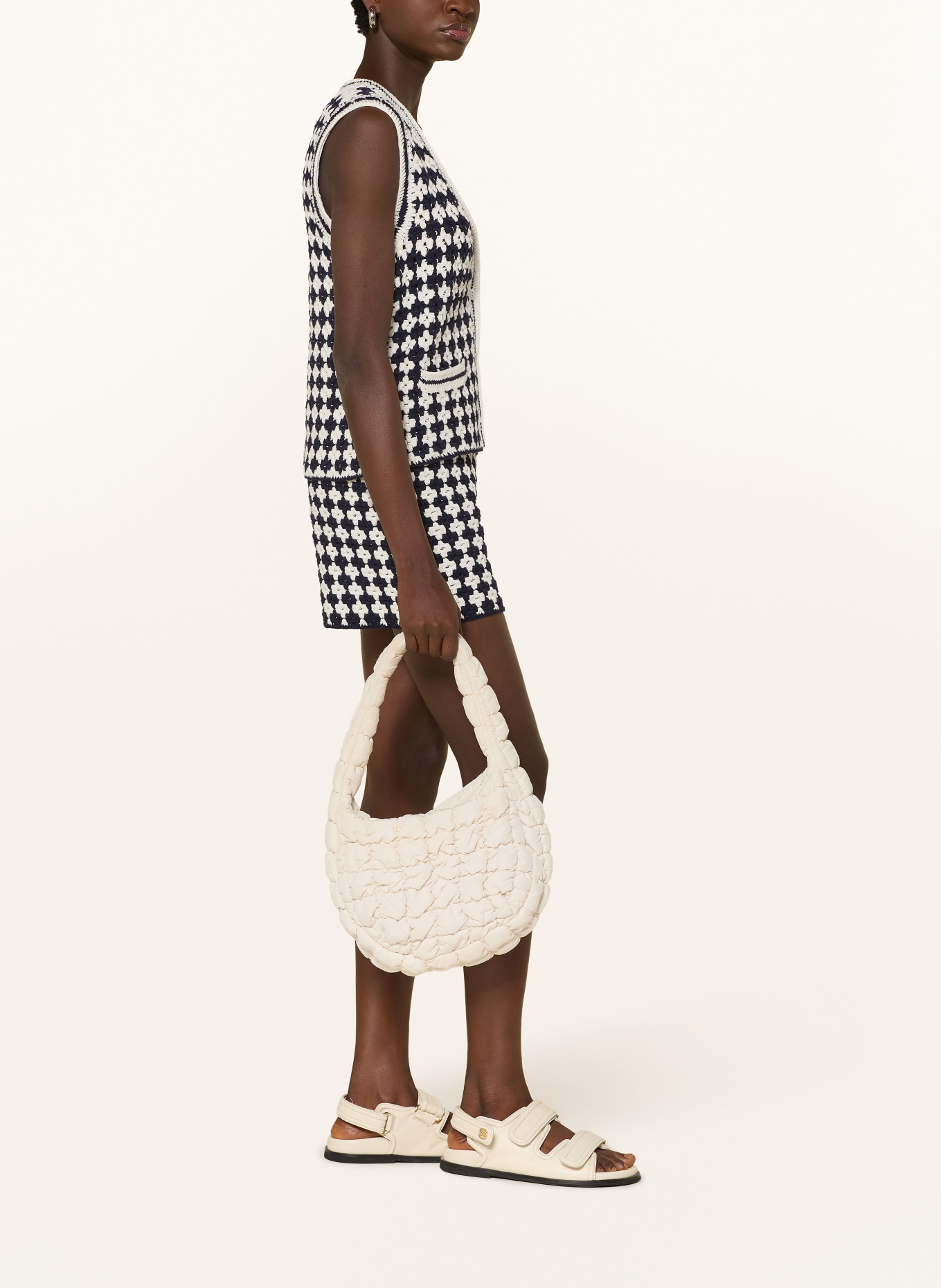 Rich & Royal Häkelshorts: DUNKELBLAU / WEISS