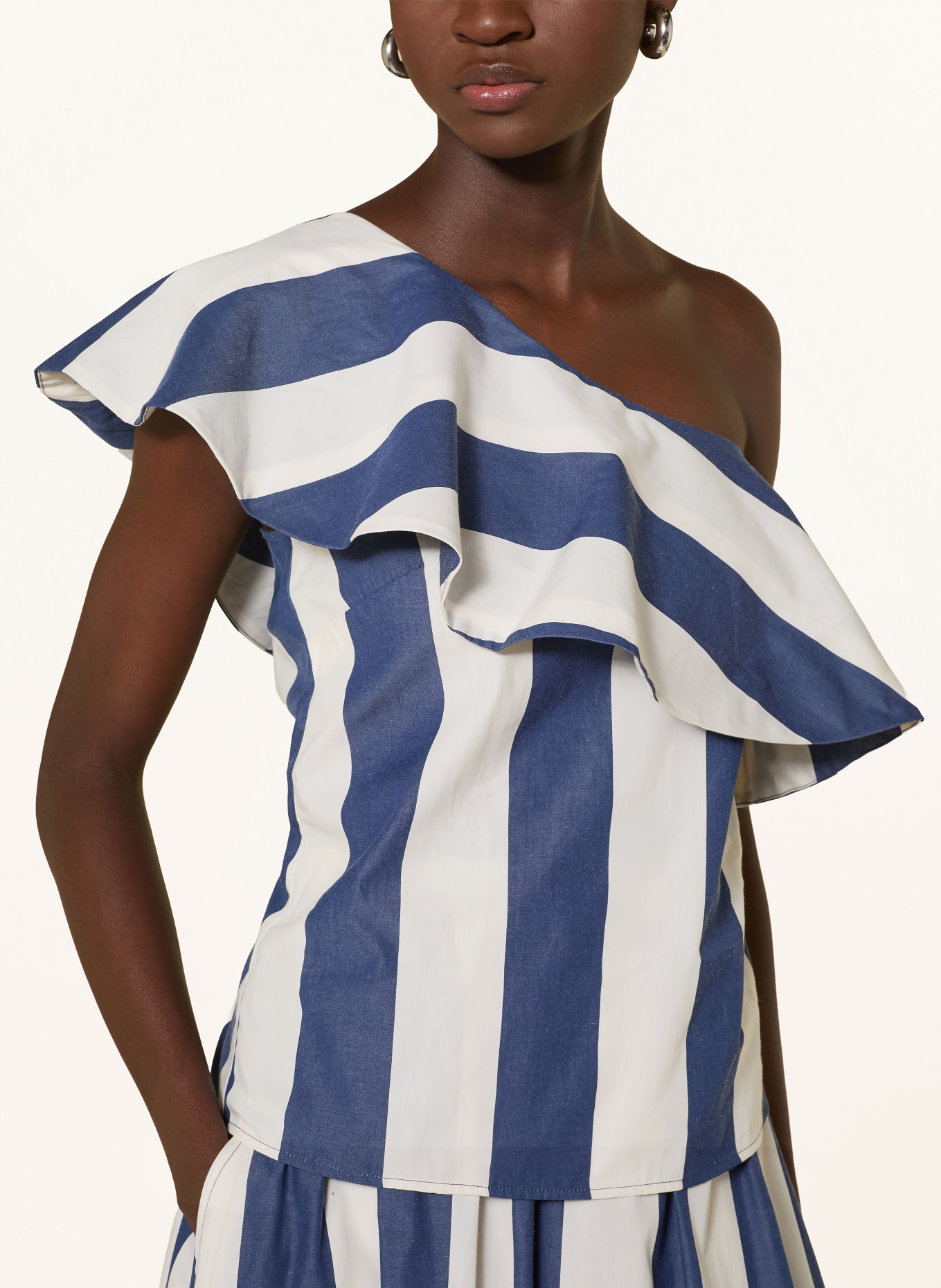 Rich & Royal One-shoulder blouse with flounces: DARK BLUE / ECRU