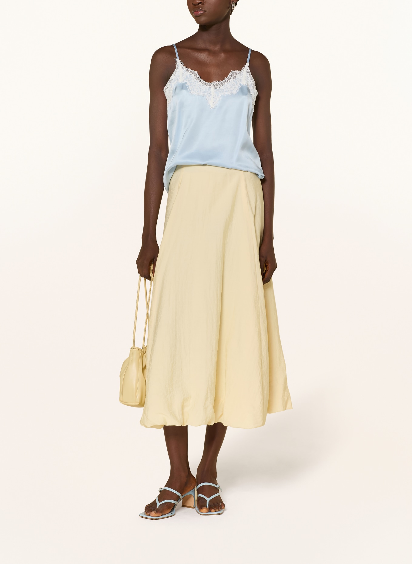 Rich & Royal Satintop mit Spitze: HELLBLAU / WEISS