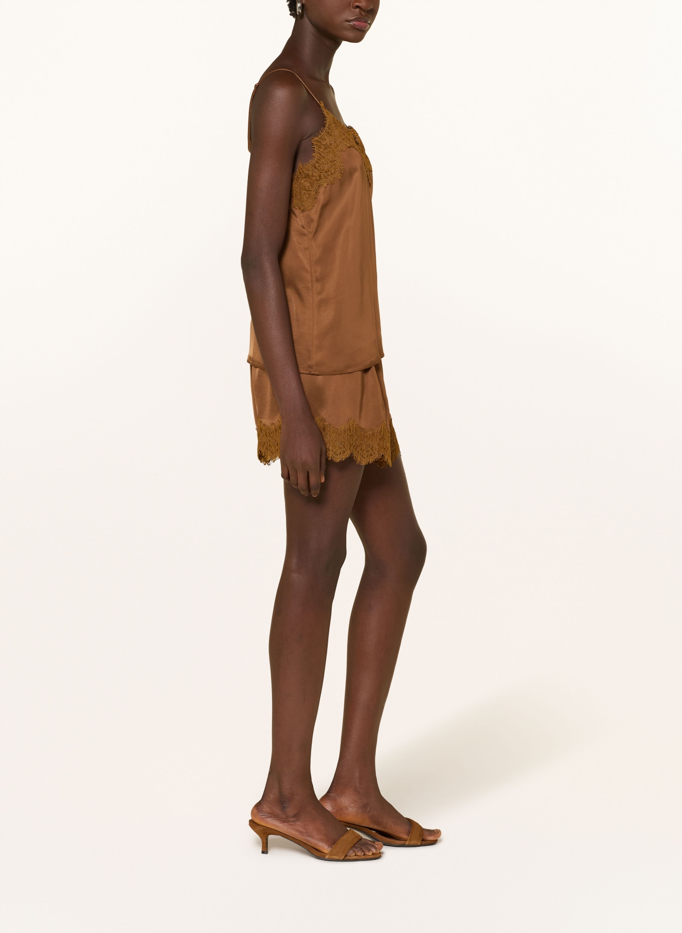 Rich & Royal Short en satin avec dentelle: MARRON