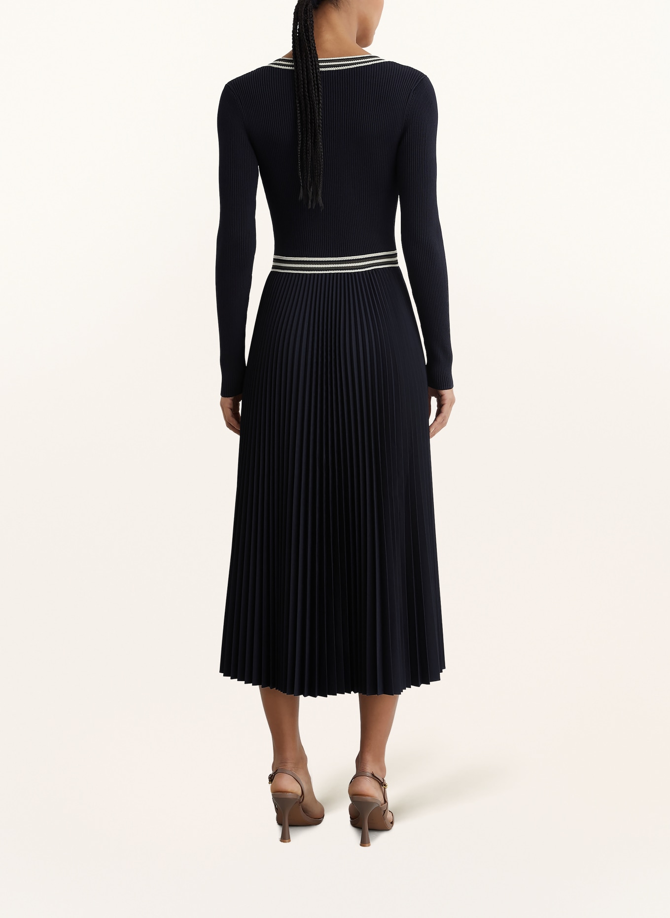 REISS Strickkleid GAIA im Materialmix mit Plissees: DUNKELBLAU / CREME / KHAKI