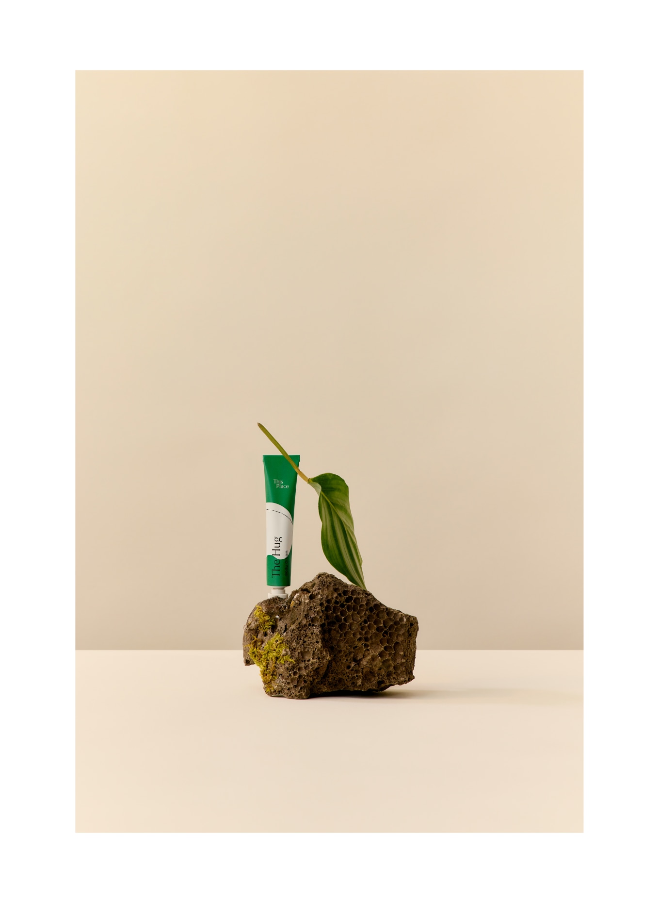 THIS PLACE THE HUG PERIODENCREME