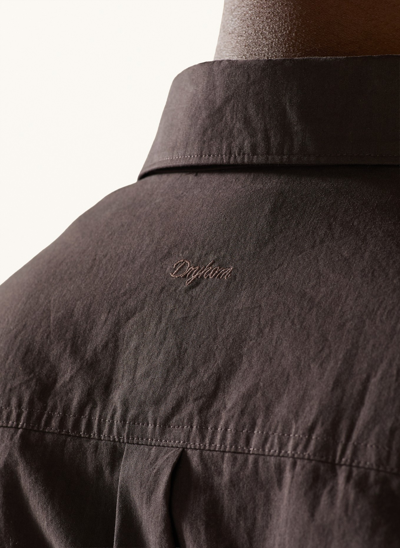 DRYKORN Košile BAUNT Comfort Fit: TMAVĚ HNĚDÁ