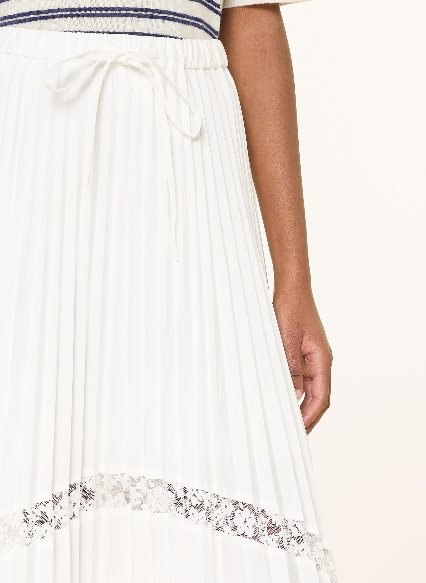 CLAUDIE PIERLOT Plisseerock mit Spitze und Rüschen: WEISS