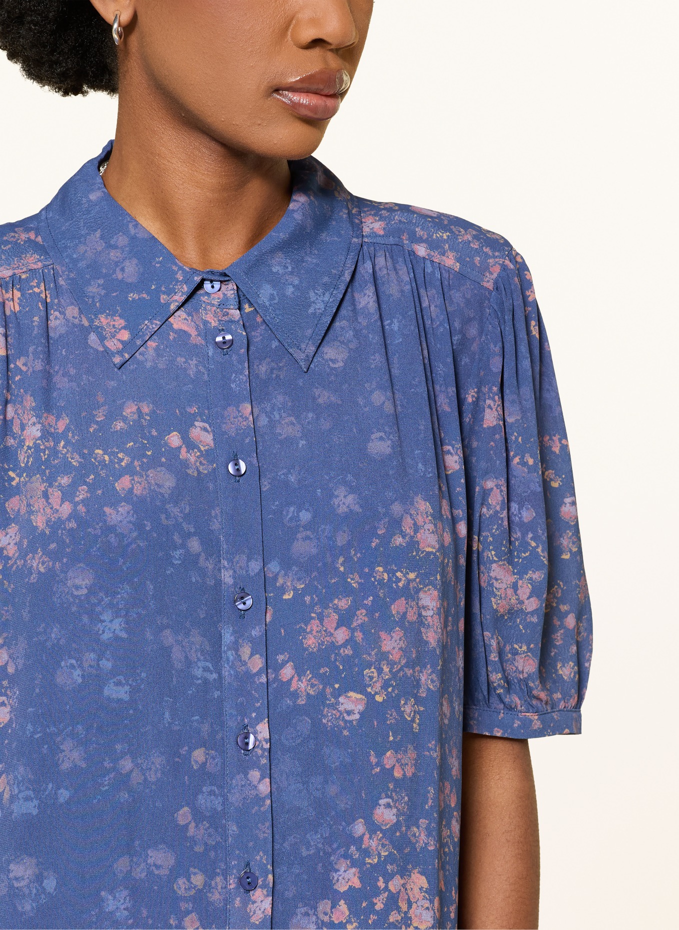 ba&sh Košilové šaty NORMA: TMAVĚ MODRÁ / SVĚTLE ČERVENÁ / TMAVĚ ORANŽOVÁ