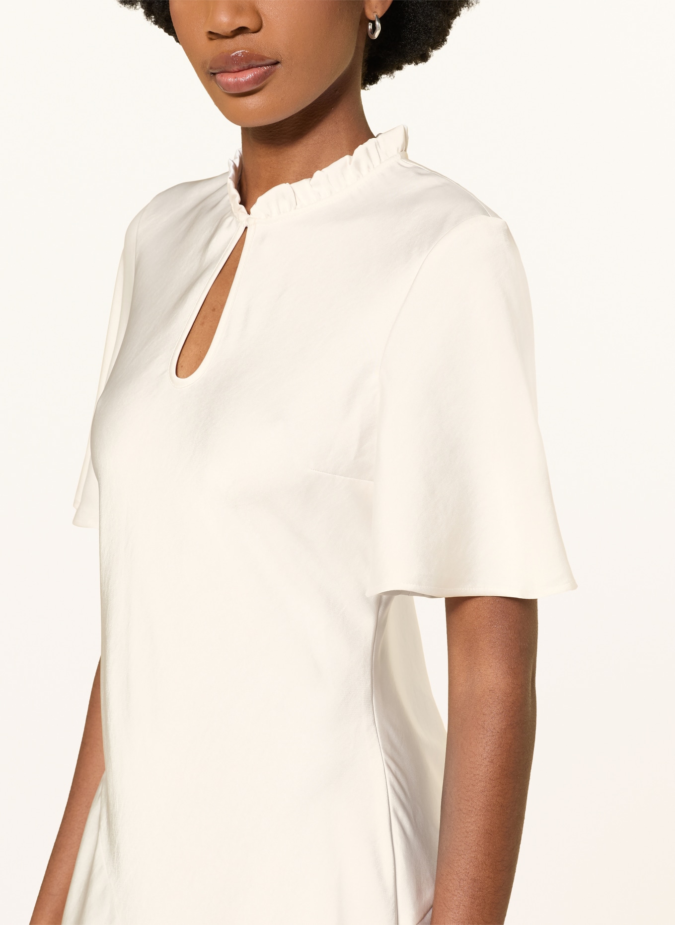 CLAUDIE PIERLOT Satinkleid mit Rüschen: ECRU