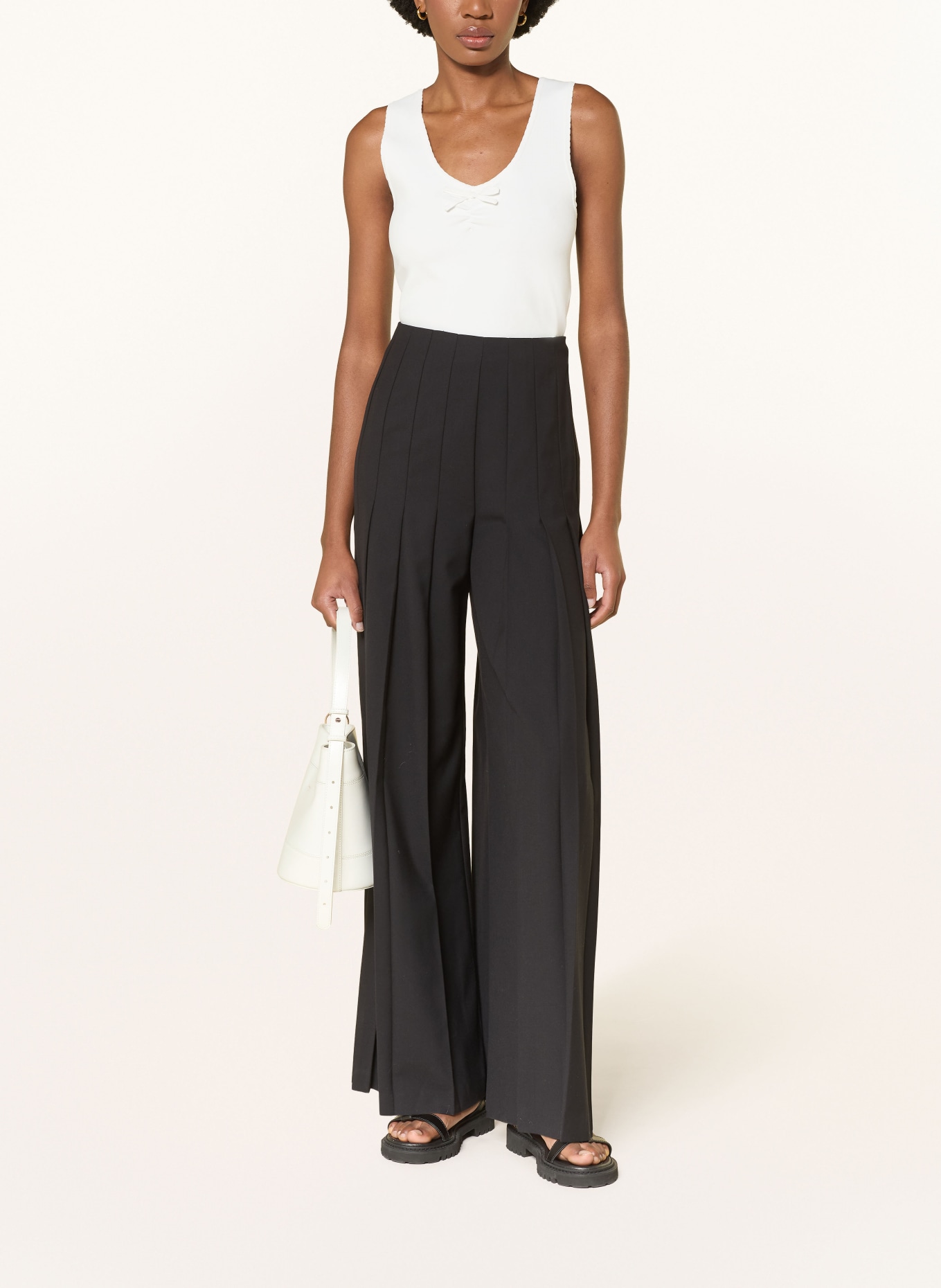 CLAUDIE PIERLOT Spodnie z marszczeniami: CZARNY