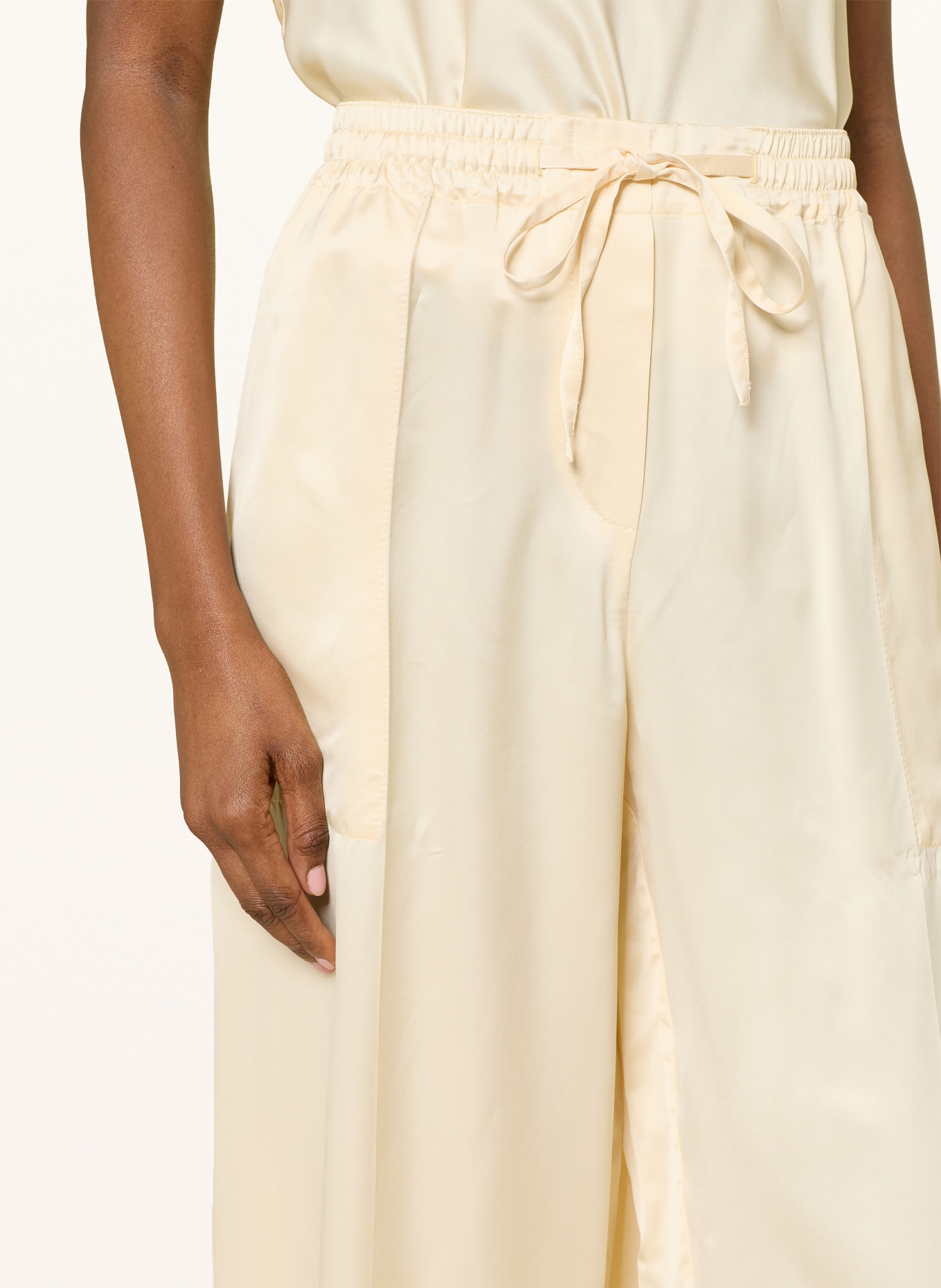 SANDRO Spodnie Marlene z satyny: JASNOŻÓŁTY