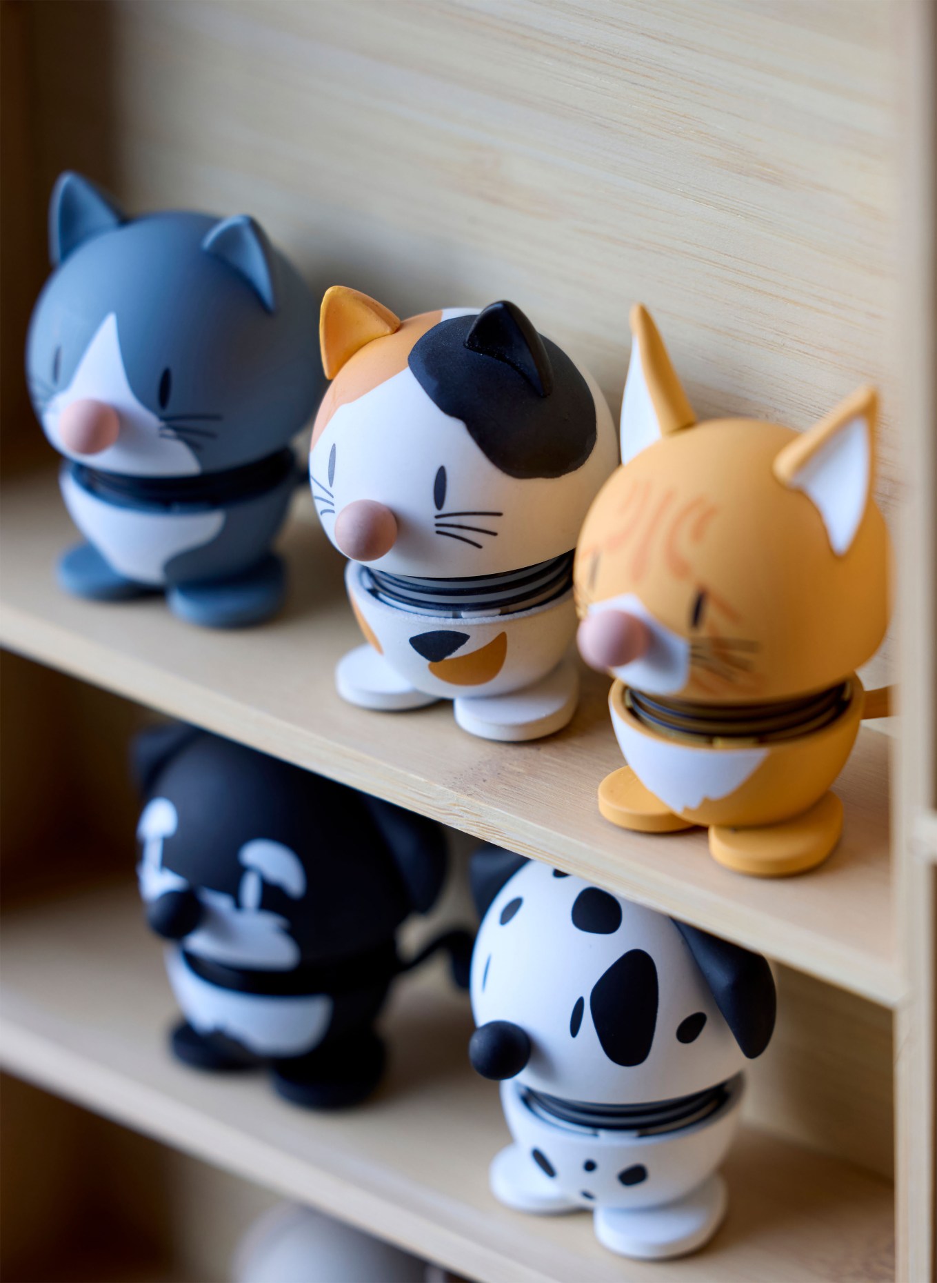 Hoptimist Decoratiefiguur CALICO XS: LICHTGRIJS / COGNAC / ZWART