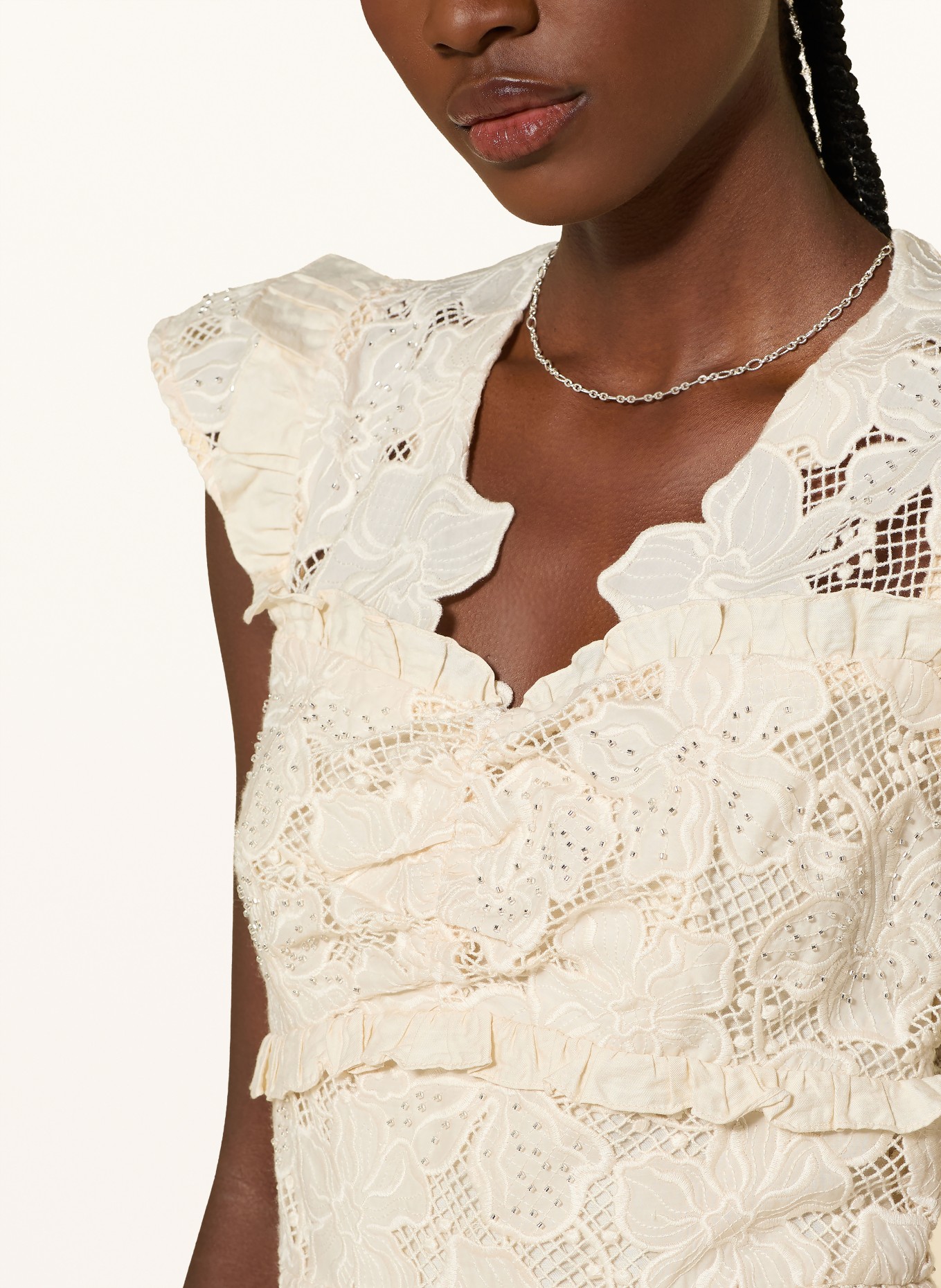 SANDRO Kleid aus Lochspitze mit Schmucksteinbesatz: ECRU