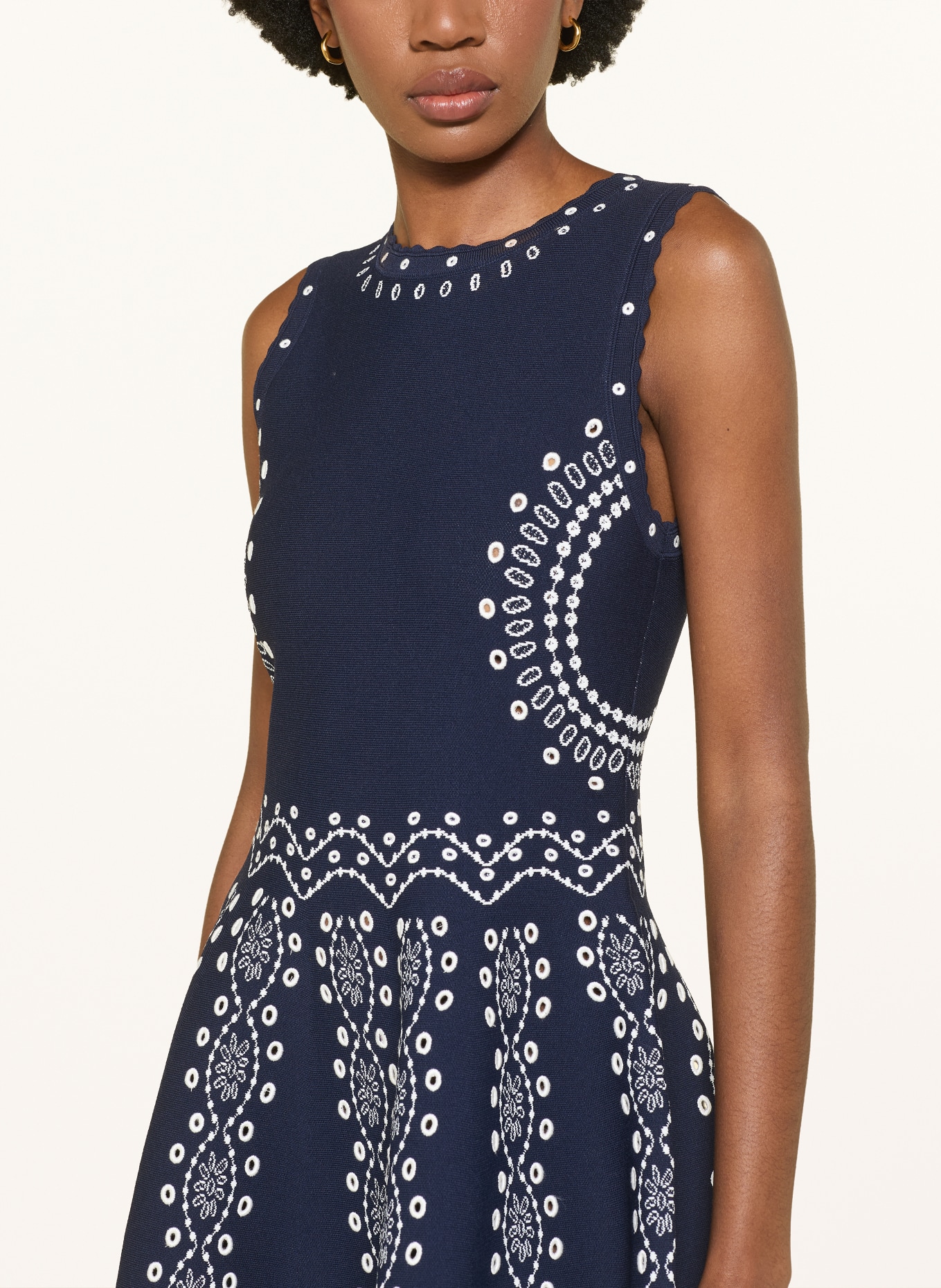 SANDRO Jacquard-Kleid: DUNKELBLAU / WEISS