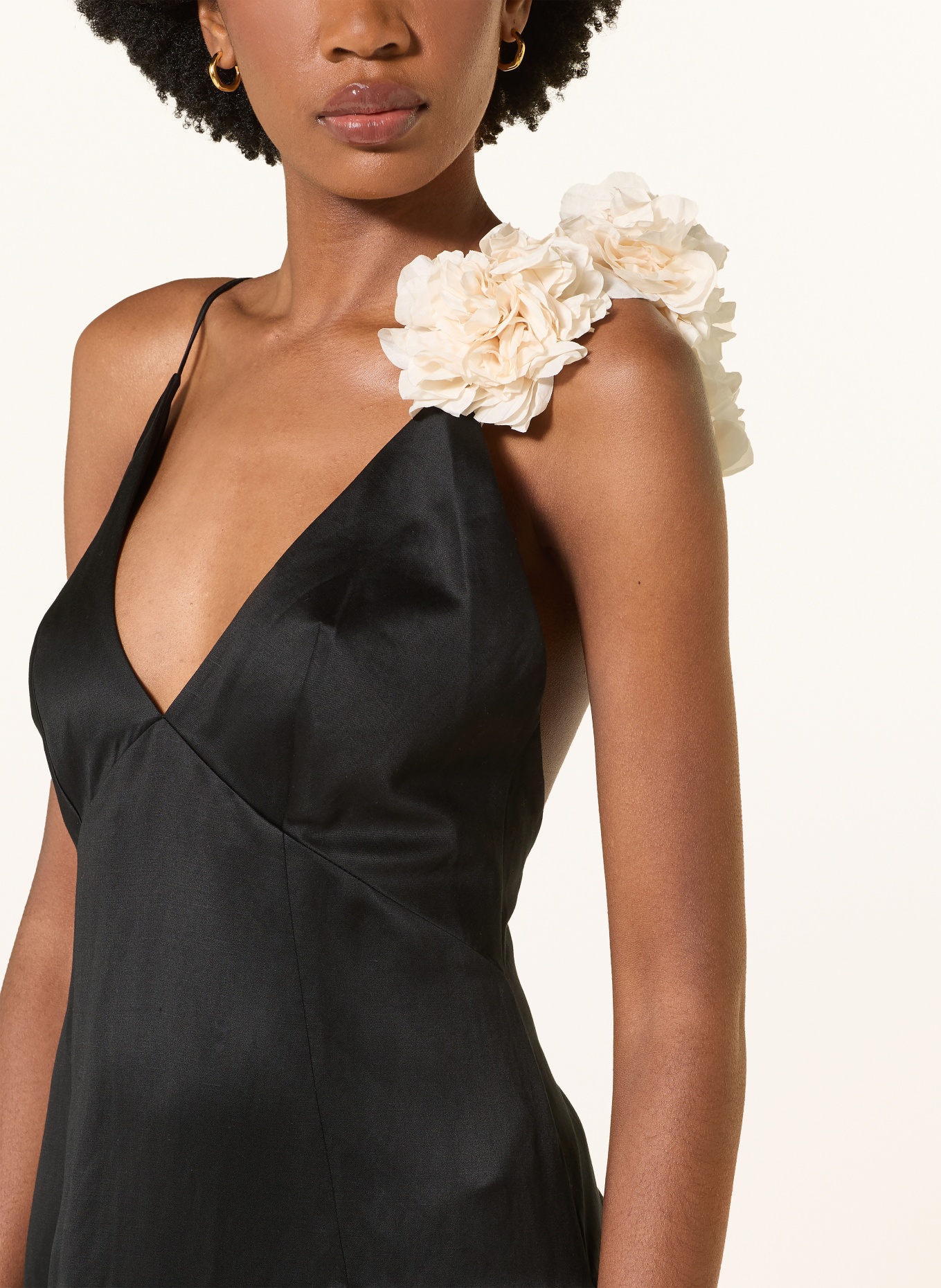 SANDRO Cocktailkleid mit Rüschen: SCHWARZ / CREME