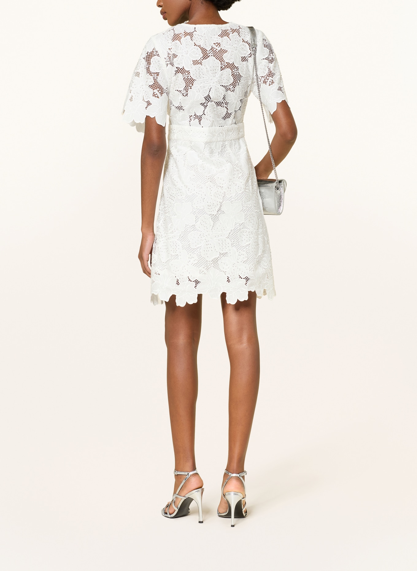 SANDRO Spitzenkleid mit Schmuckperlen: WEISS / SILBER