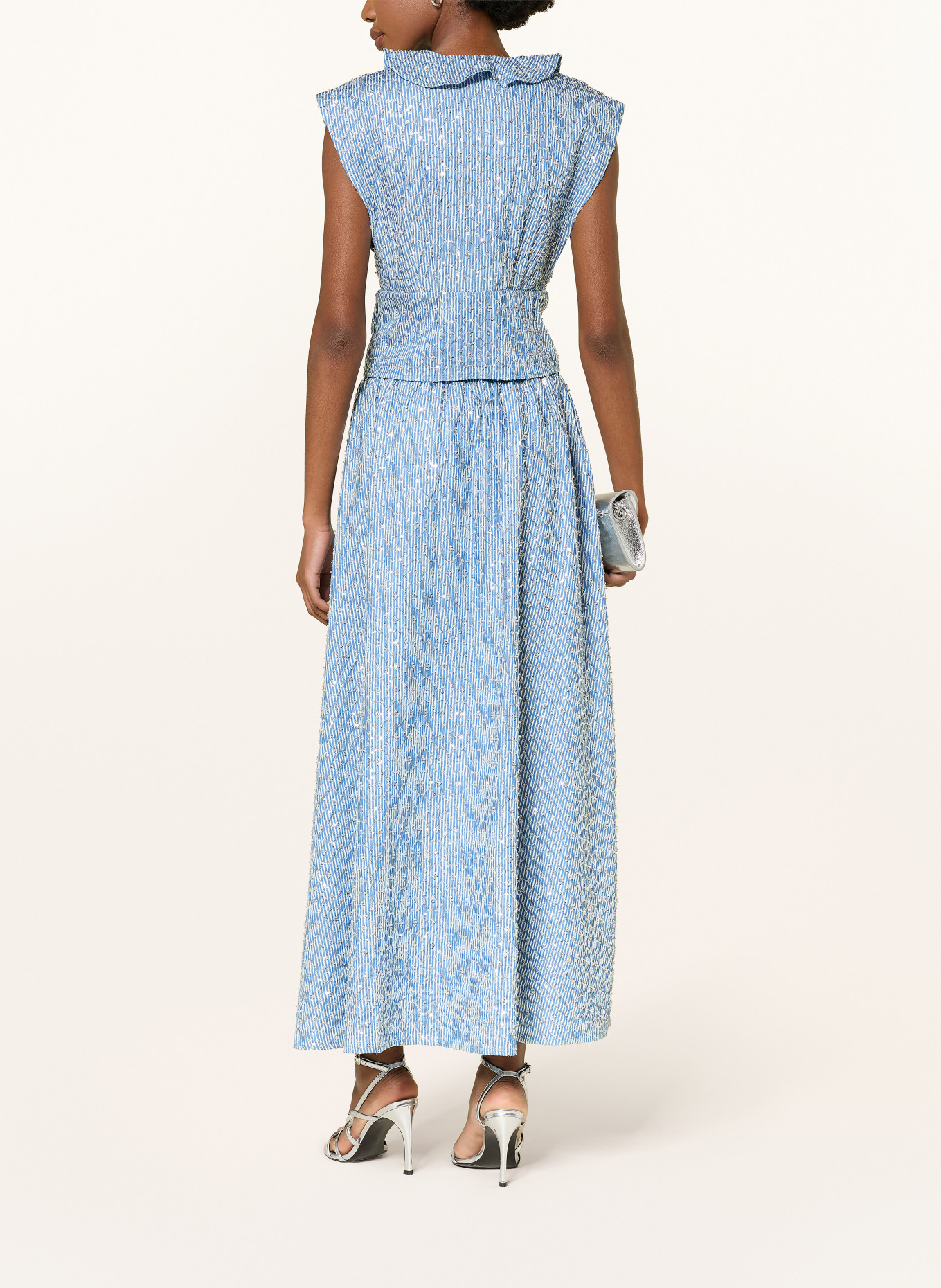 SANDRO Blusentop mit Pailletten und Schmuckperlen: HELLBLAU / SILBER / WEISS