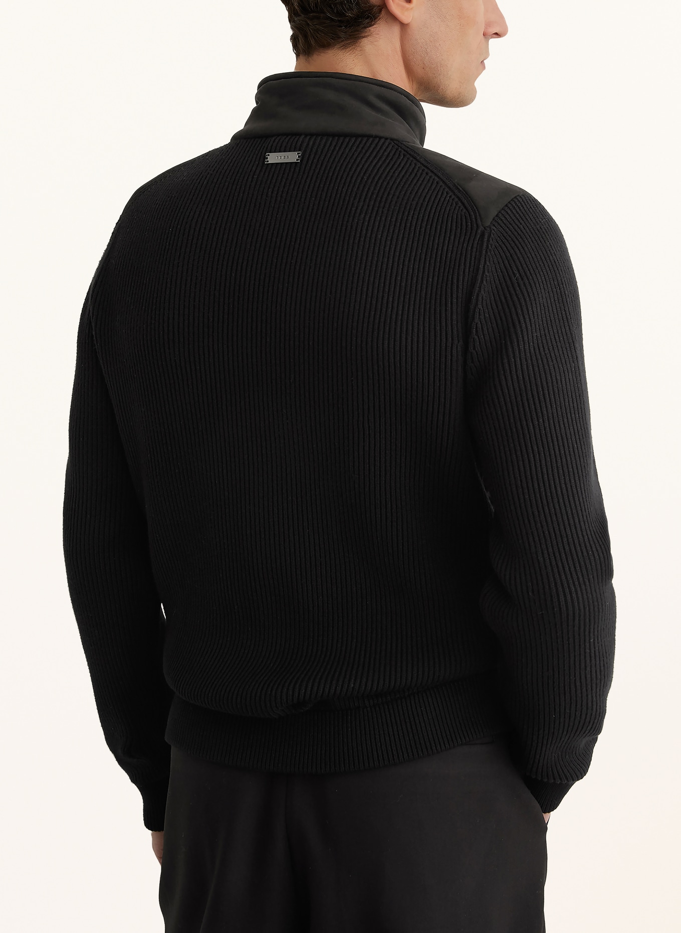 REISS Steppjacke BRAM im Materialmix: SCHWARZ