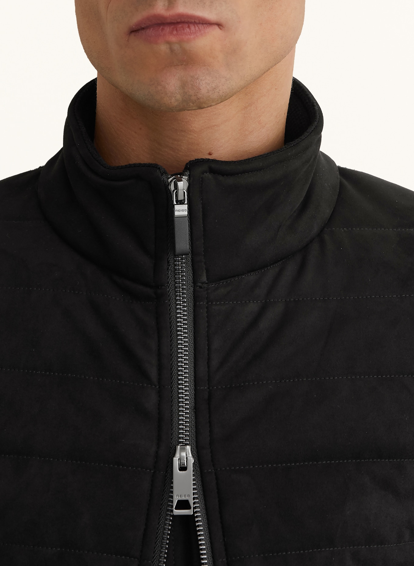 REISS Steppjacke BRAM im Materialmix: SCHWARZ