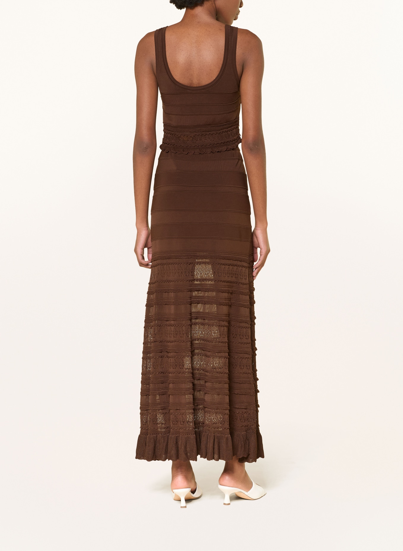 SANDRO Stricktop mit Rüschen: DUNKELBRAUN