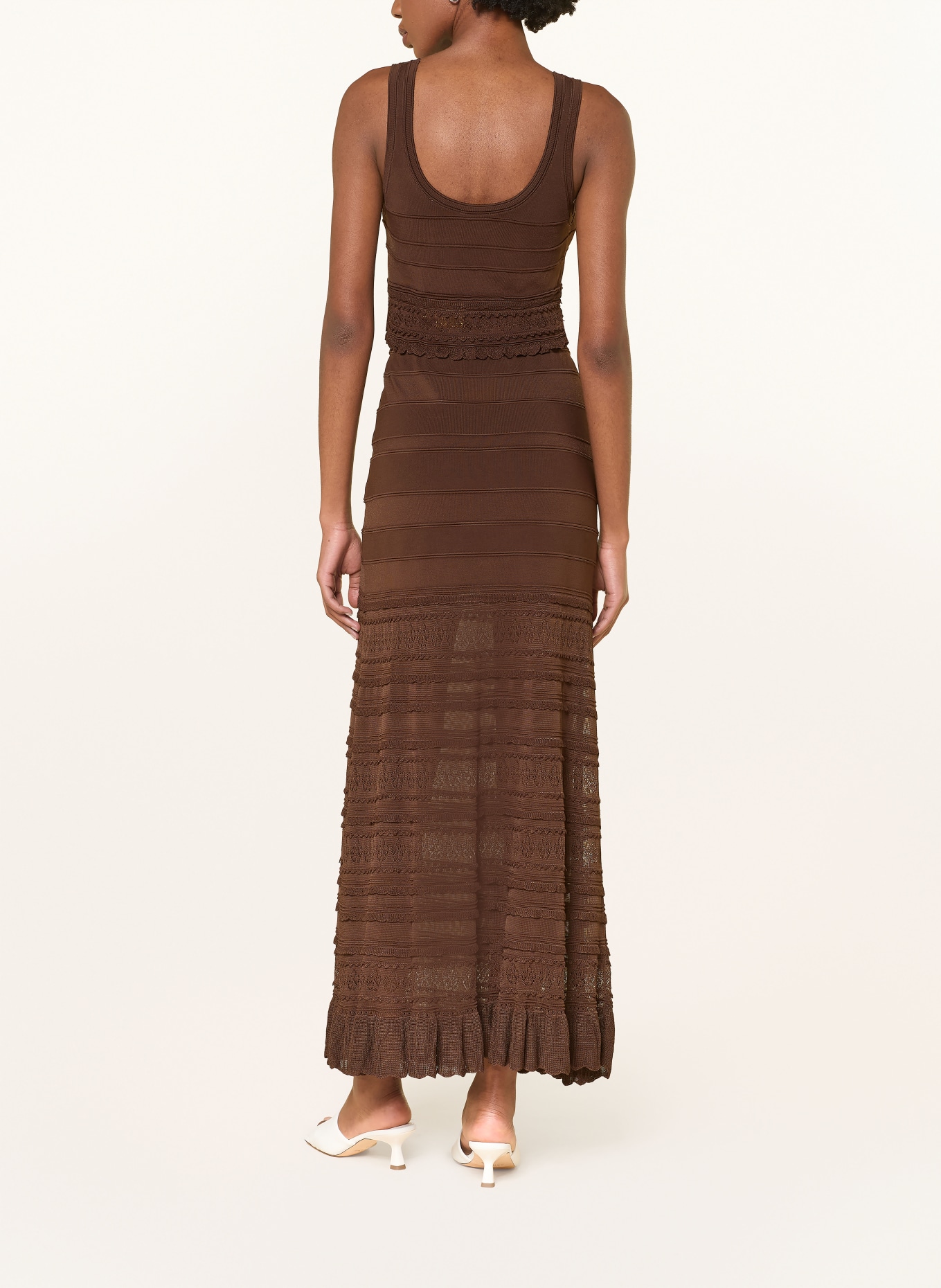 SANDRO Strickrock mit Rüschen: DUNKELBRAUN