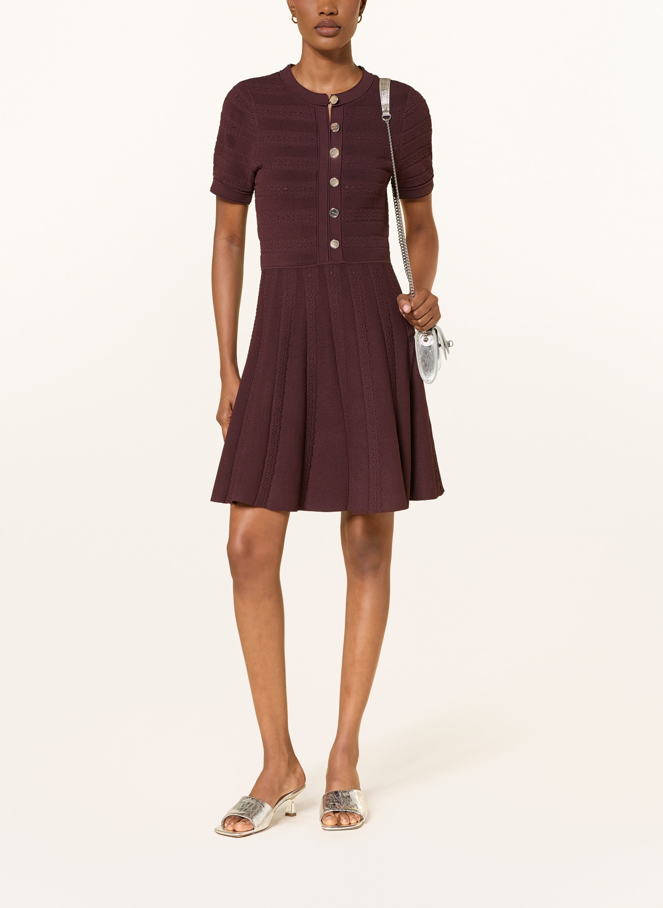 SANDRO Strickkleid: DUNKELBRAUN