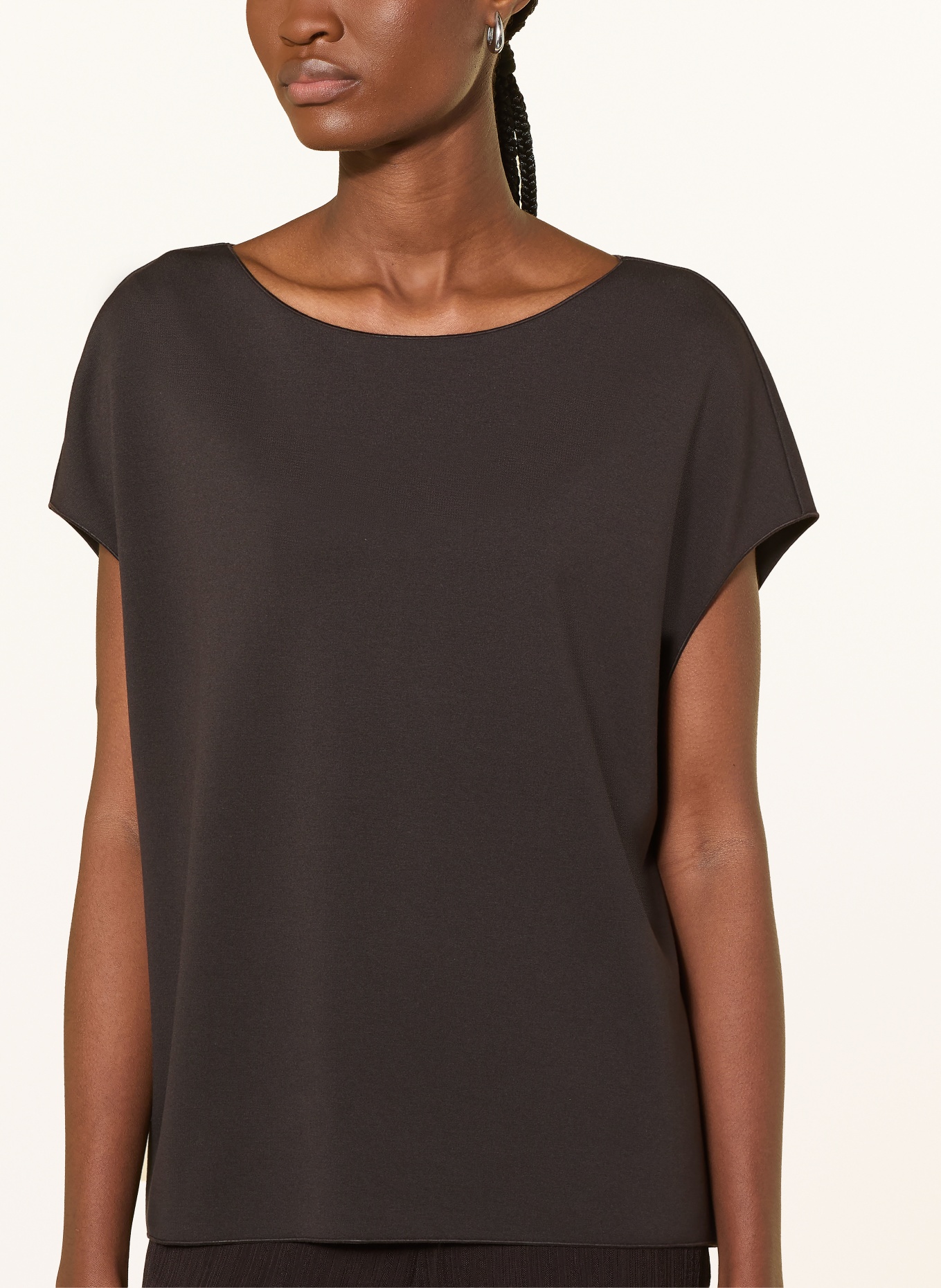 someday UVALERIE T-shirt: DARK BROWN