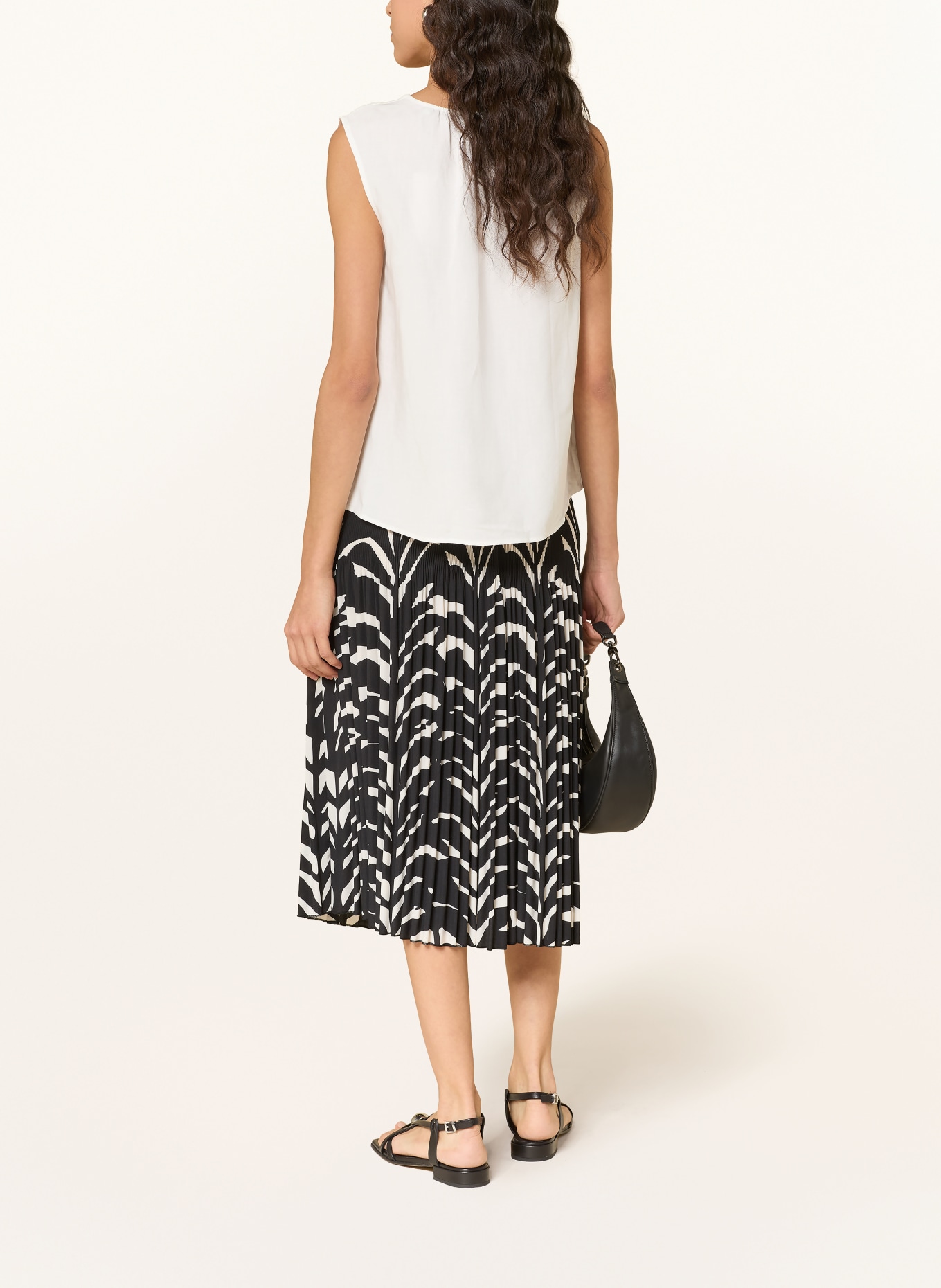 OPUS RIBANE Skirt with Pleats: BLACK / WHITE