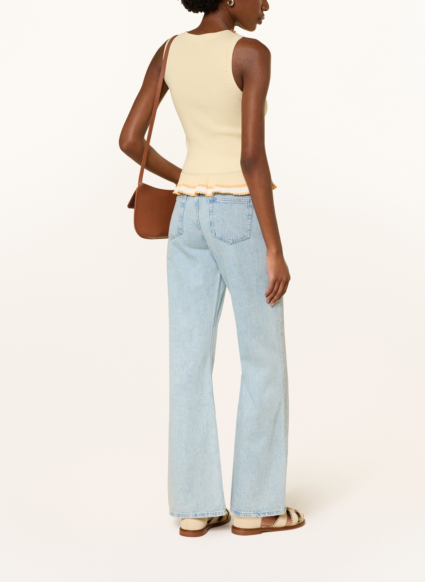 CLAUDIE PIERLOT Sweter z dzianiny z ozdobnymi koralikami i falbankami: JASNOPOMARAŃCZOWY / ŁOSOSIOWY / BIAŁY