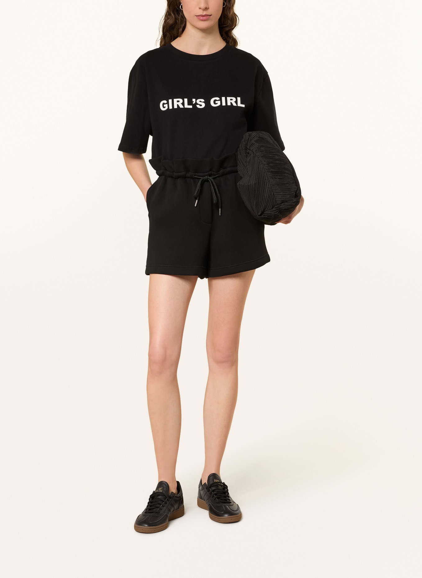 OH APRIL T-shirt: ZWART / WIT