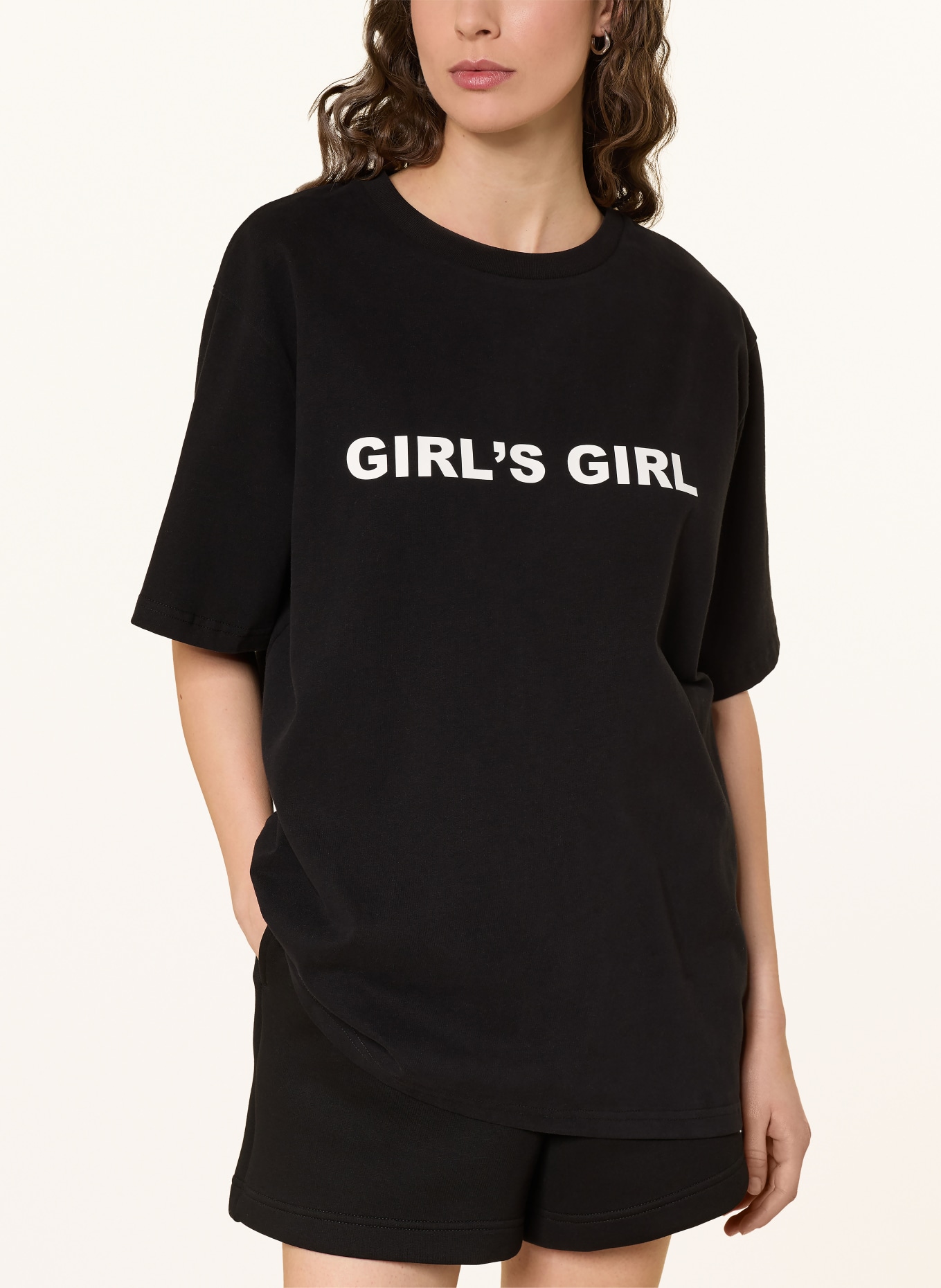 OH APRIL T-shirt: ZWART / WIT