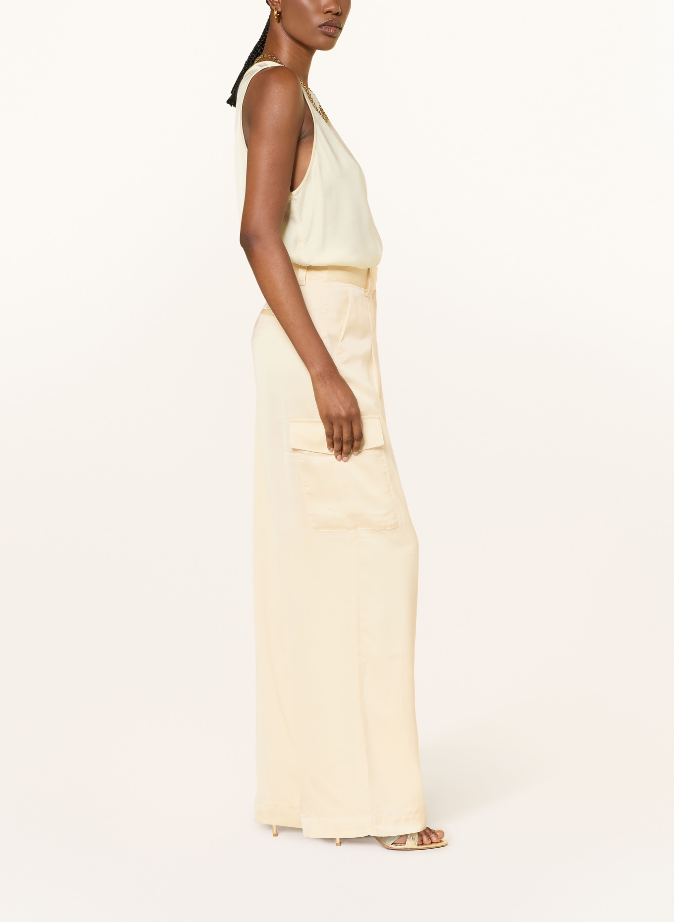 ba&sh Cargohose CARY aus Satin: CREME