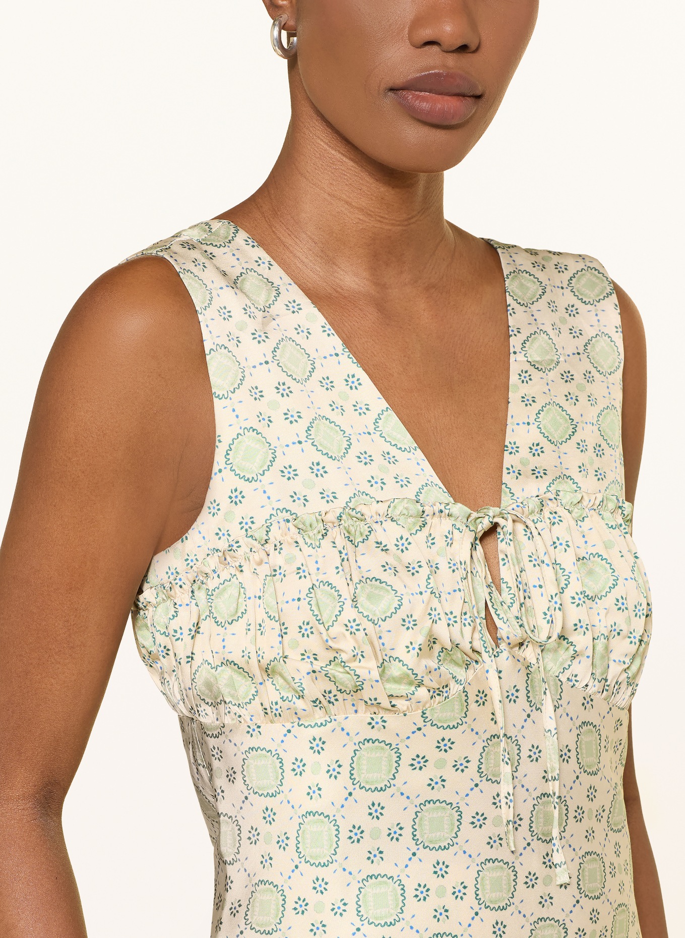 CLAUDIE PIERLOT Blusentop aus Satin: CREME / HELLGRÜN / DUNKELGRÜN