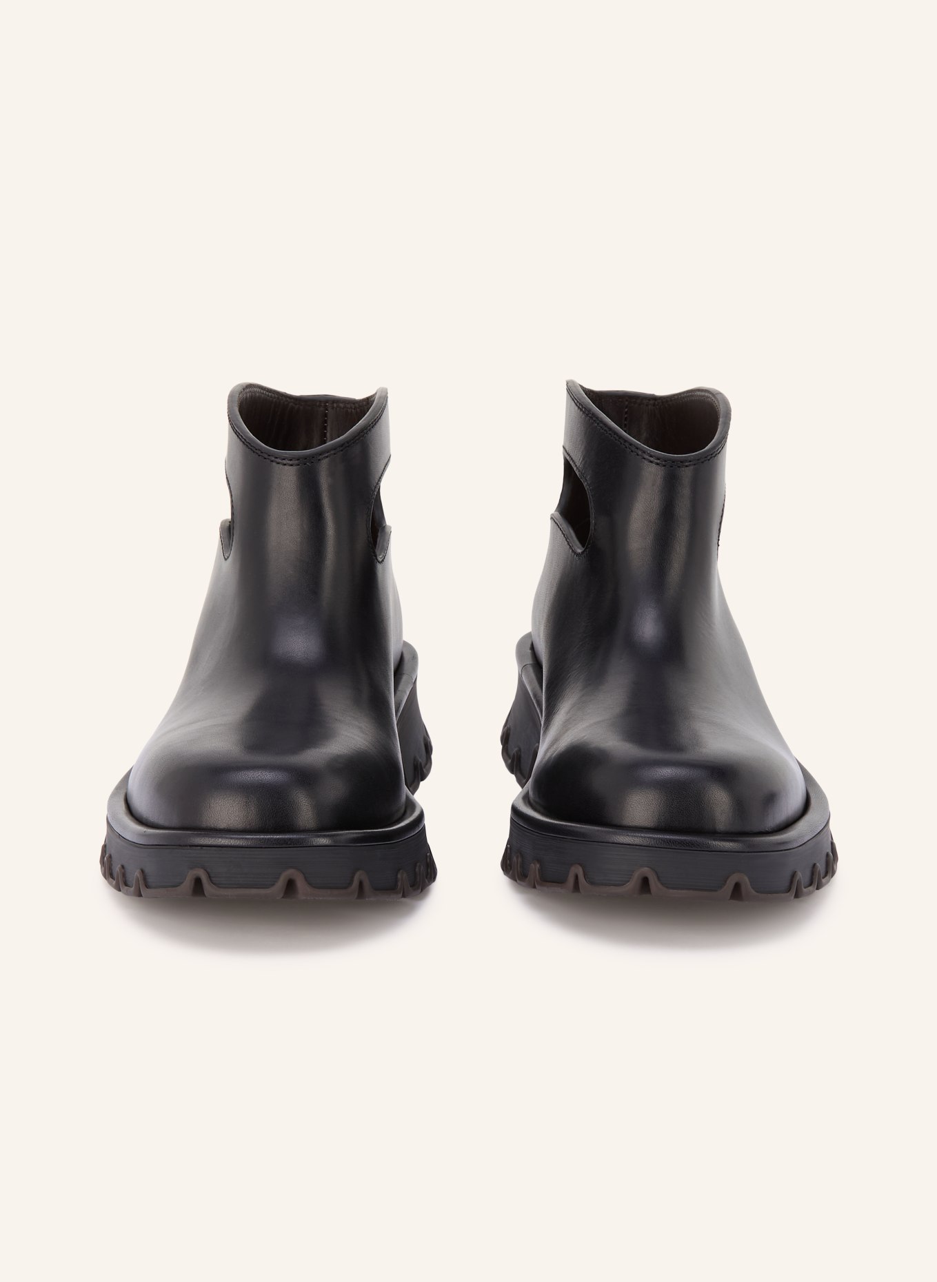 LOEWE Laarsjes BOBBY met uitsnijdingen: ZWART