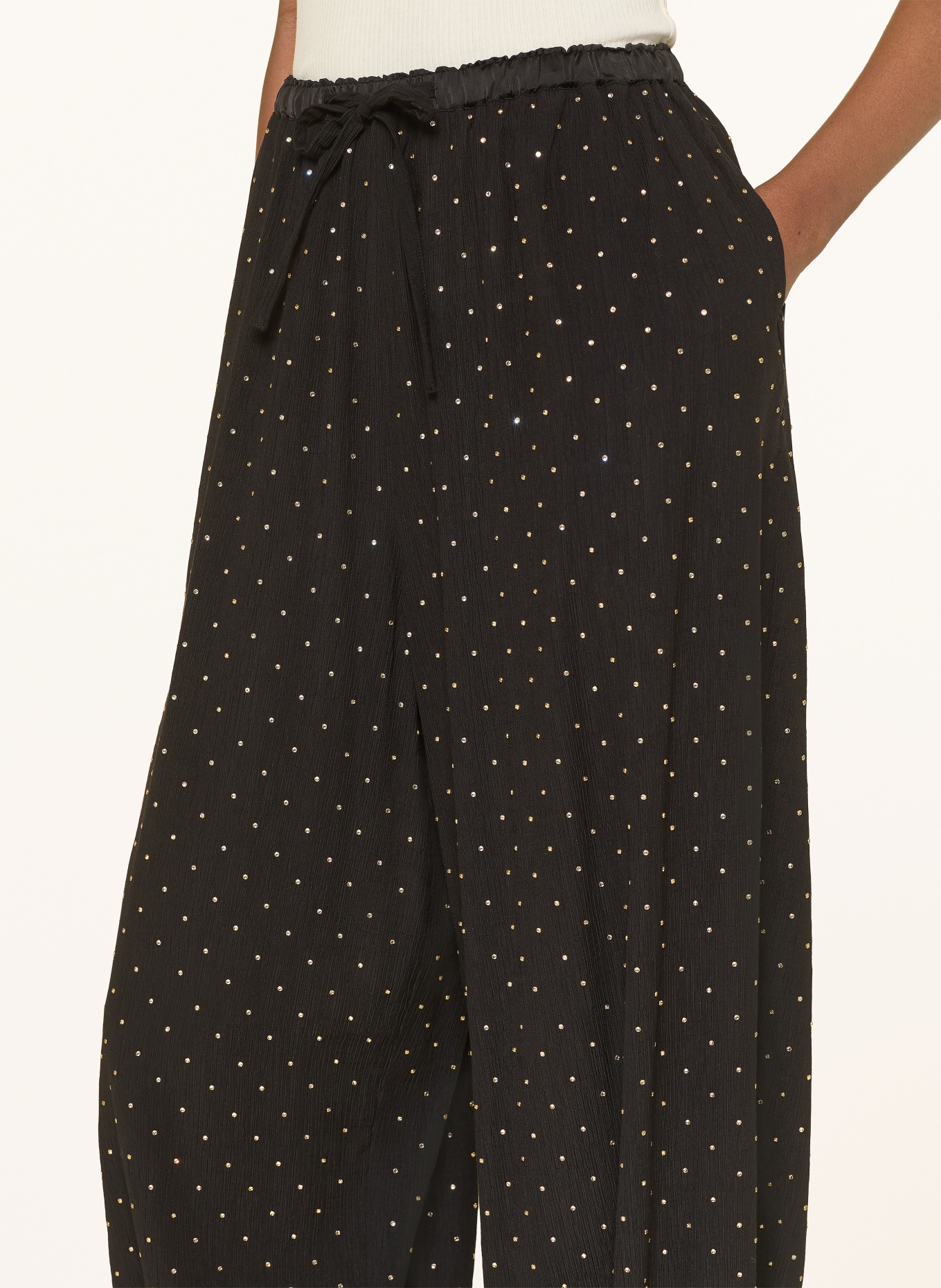 SANDRO 7/8-Hose mit Schmucksteinen: SCHWARZ / GOLD