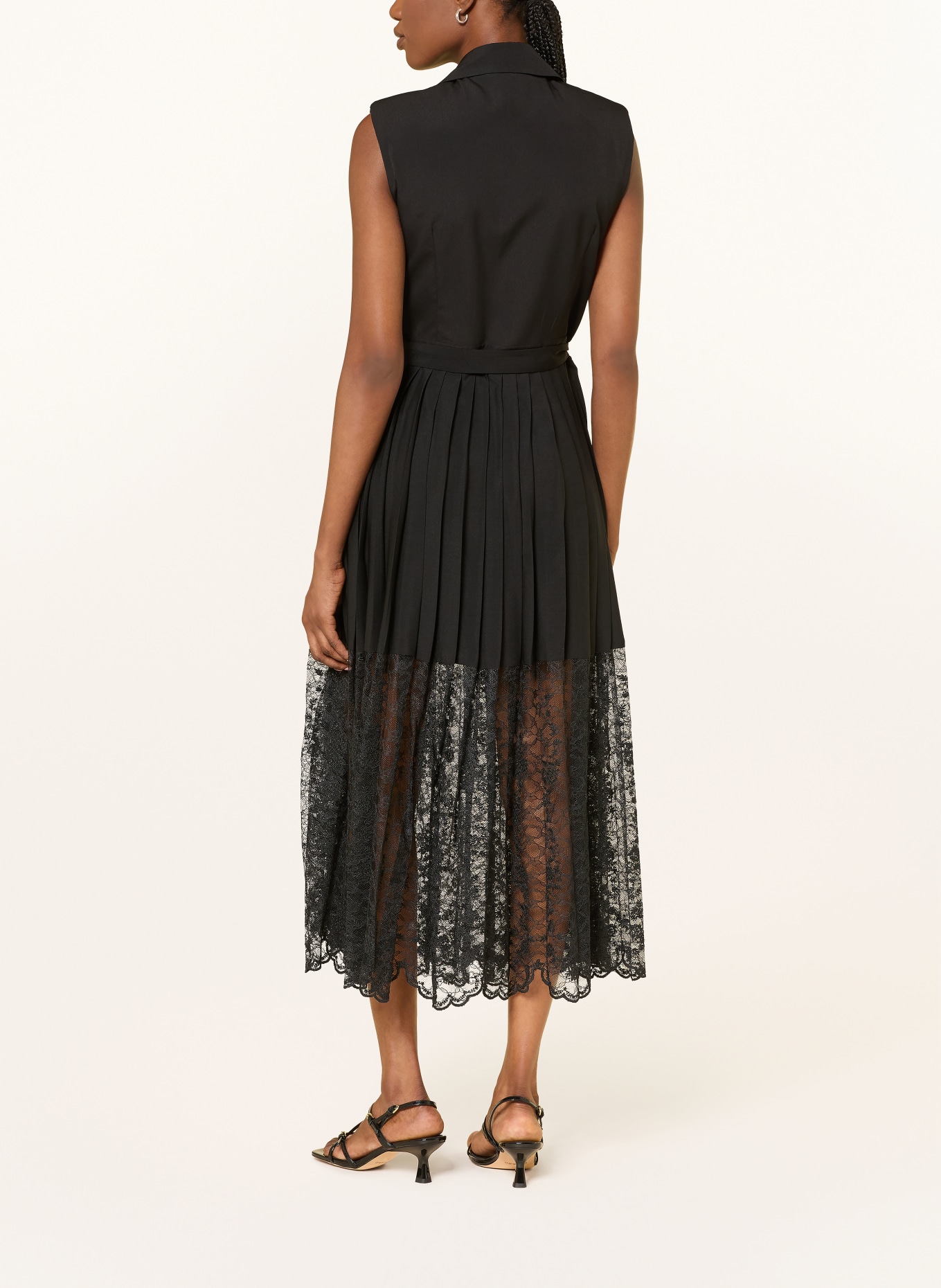 SANDRO Kleid mit Plissees und Spitze: SCHWARZ