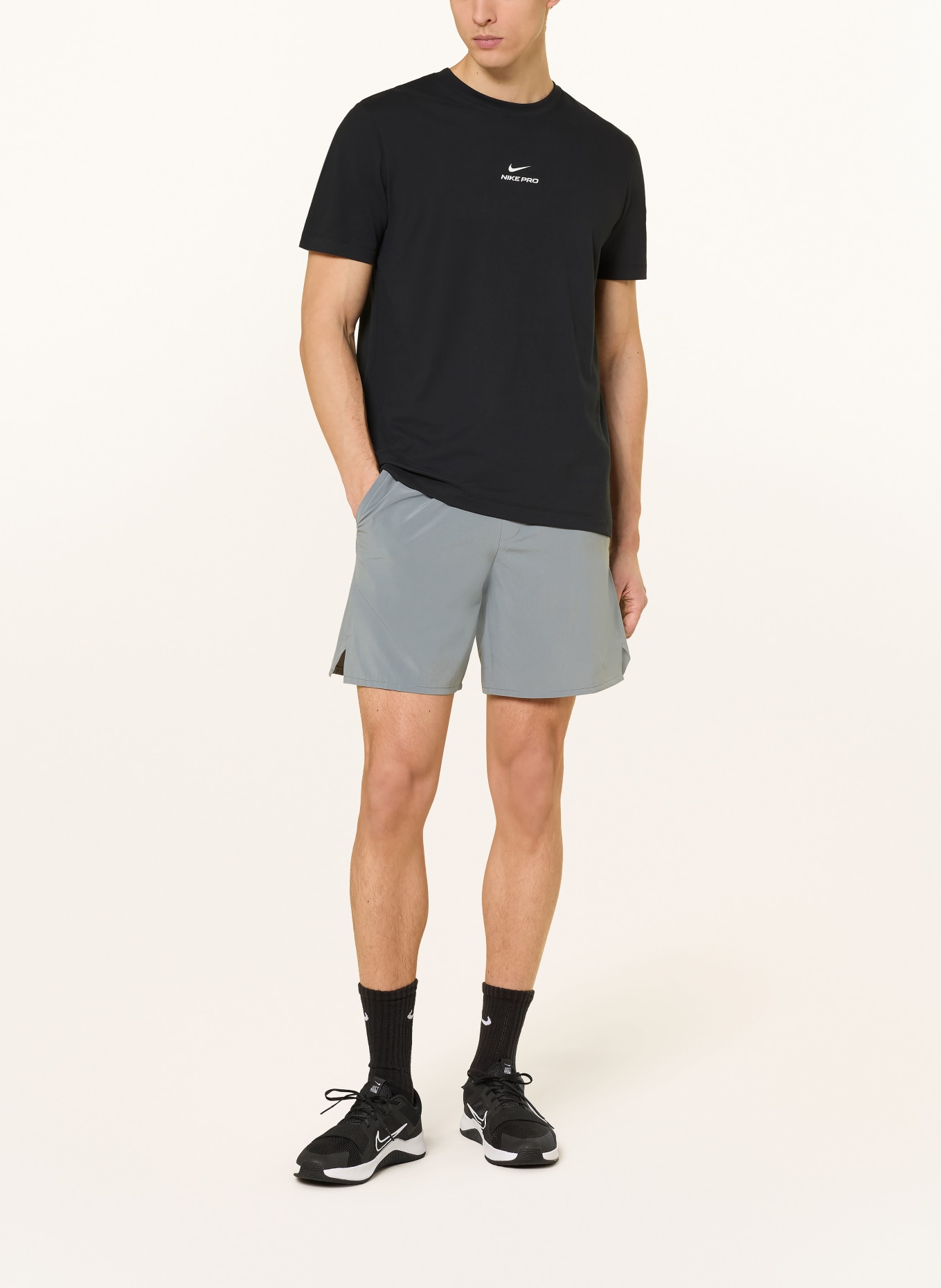 Nike Short d'entraînement DRI-FIT UNLIMITED: GRIS