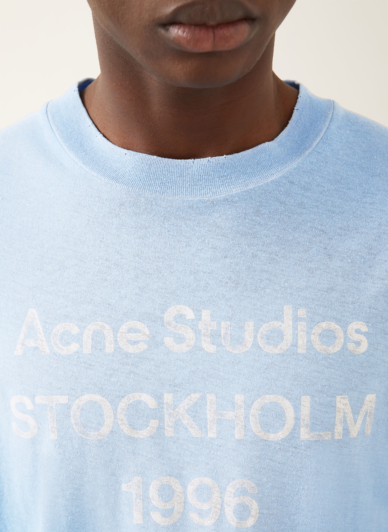 Acne Studios T-Shirt: HELLBLAU / WEISS