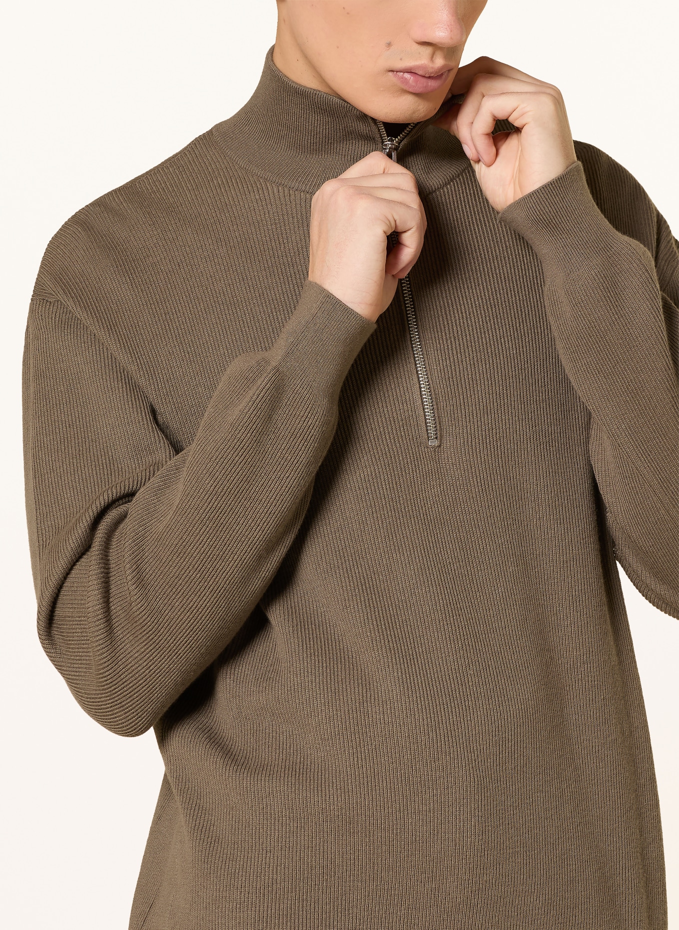 CLOSED Troyer: TAUPE