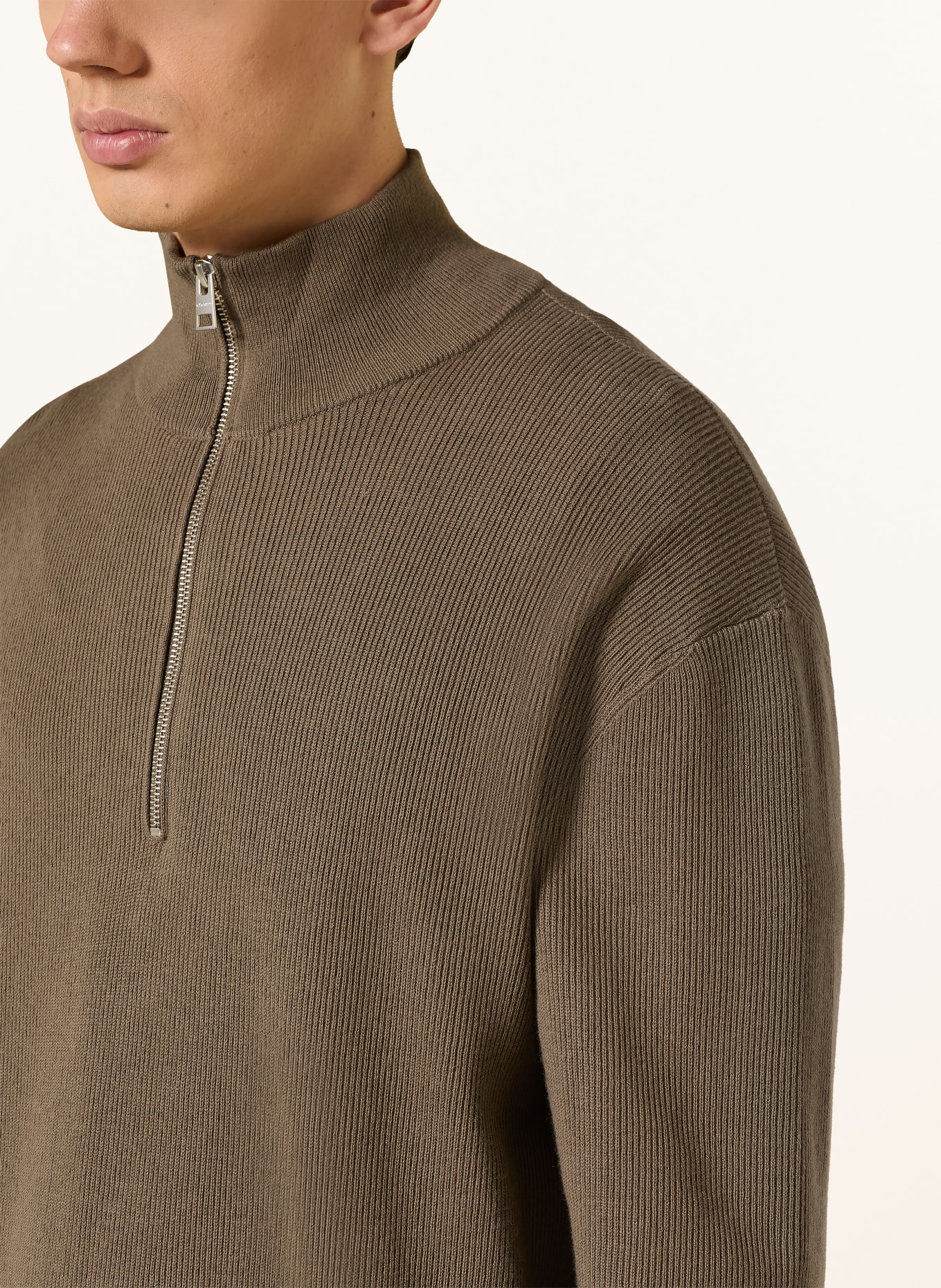 CLOSED Troyer: TAUPE